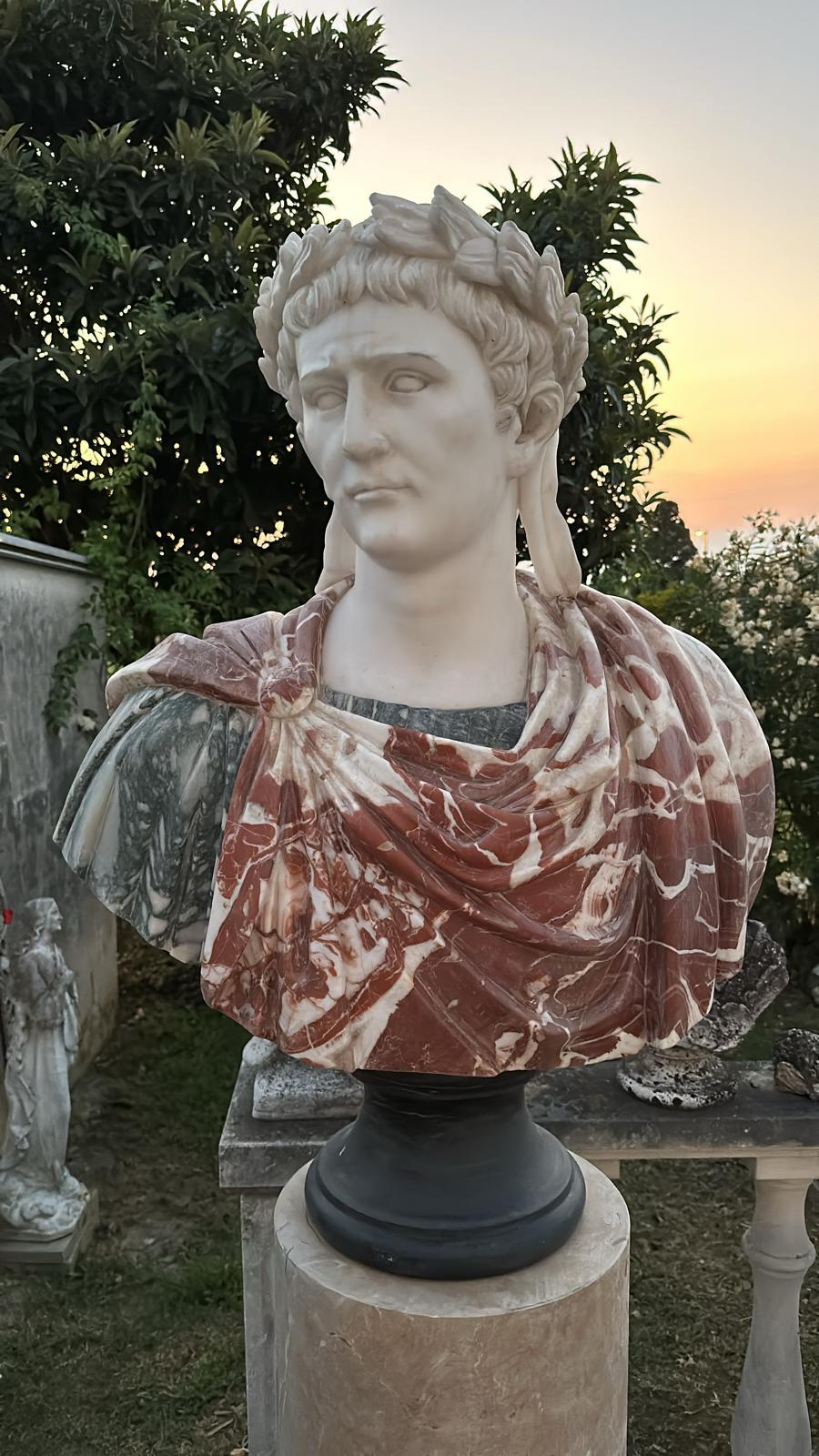 Enorme  Busto in marmo di un imperatore romano 95 cm in vendita 1