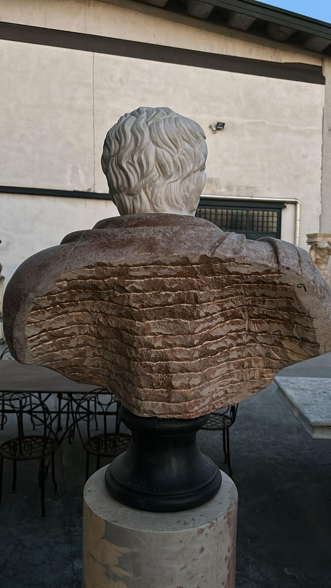 Enorme  Busto in marmo di un imperatore romano 95 cm in vendita 1