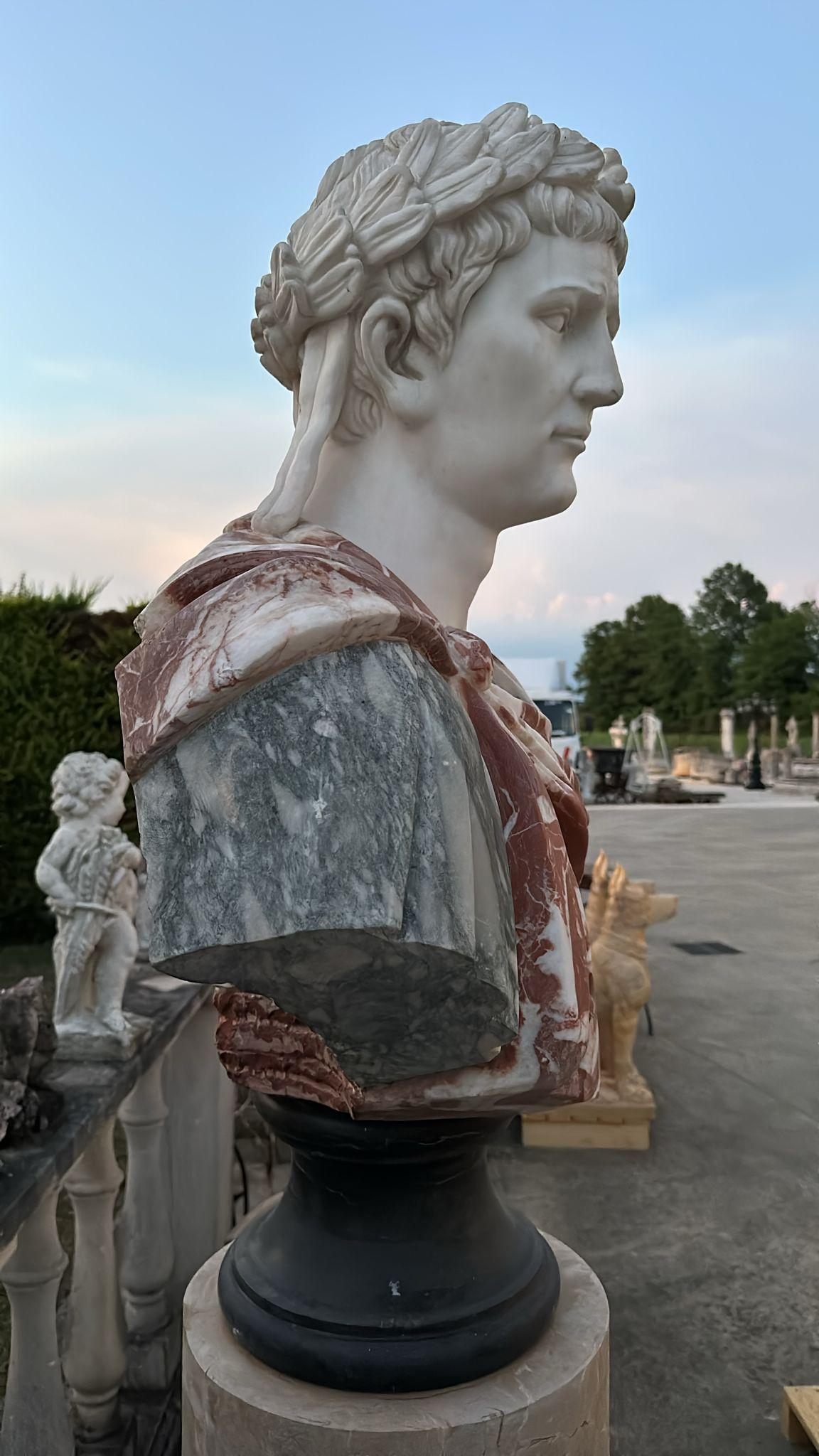 Enorme  Busto in marmo di un imperatore romano 95 cm in vendita 3