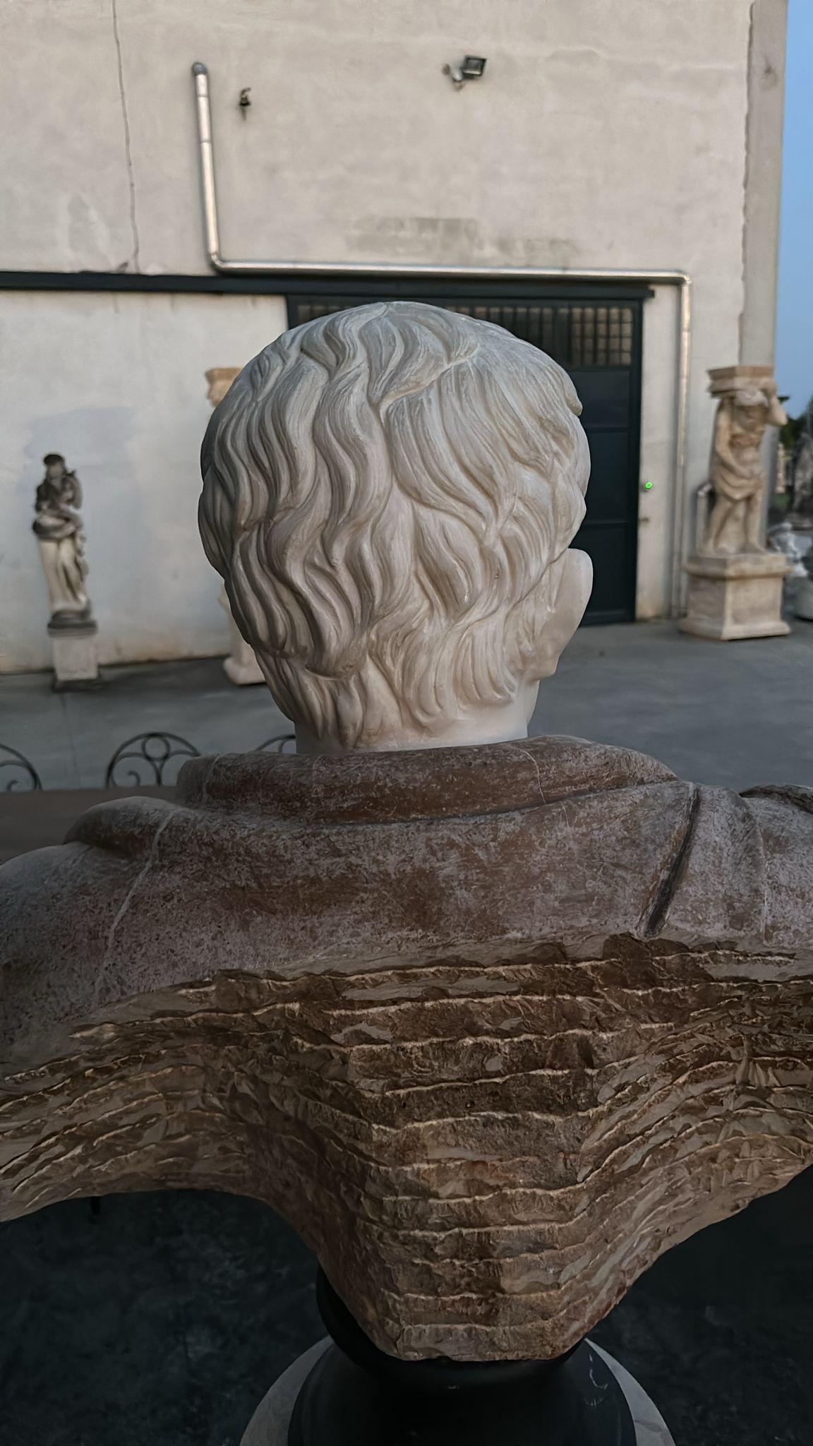 Enorme  Busto in marmo di un imperatore romano 95 cm in vendita 4