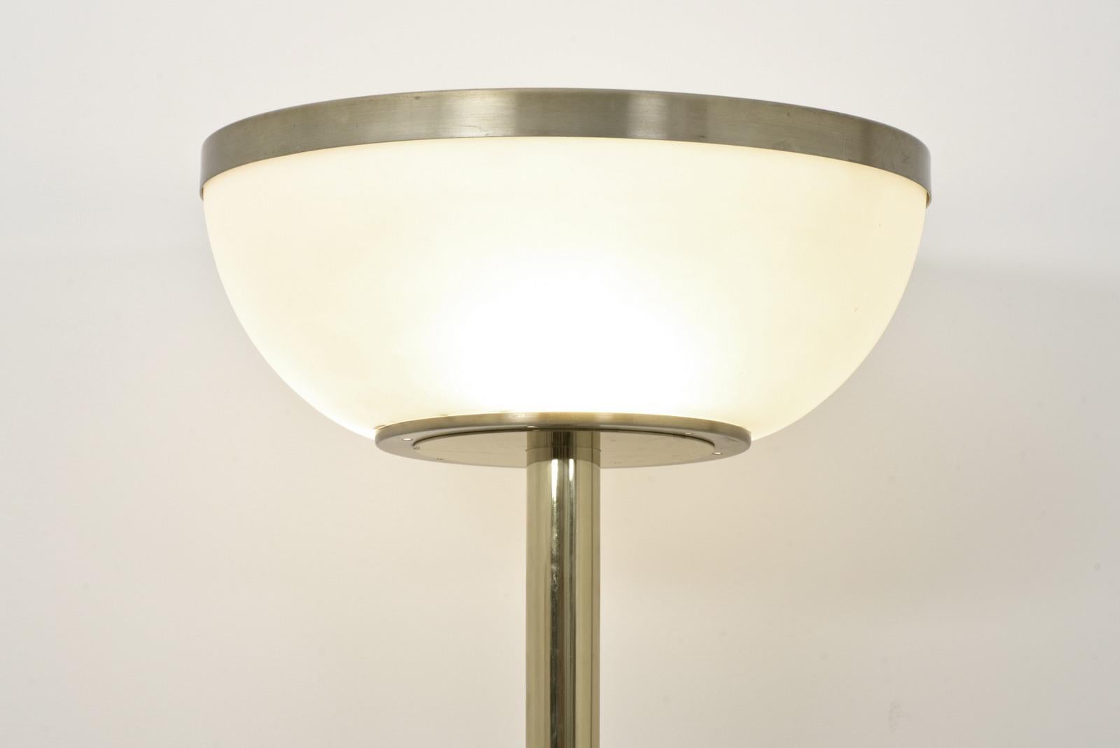 Große Metall-Stehlampe aus Metall von Lumi, Italien - 1968 im Zustand „Gut“ im Angebot in Berlin, DE