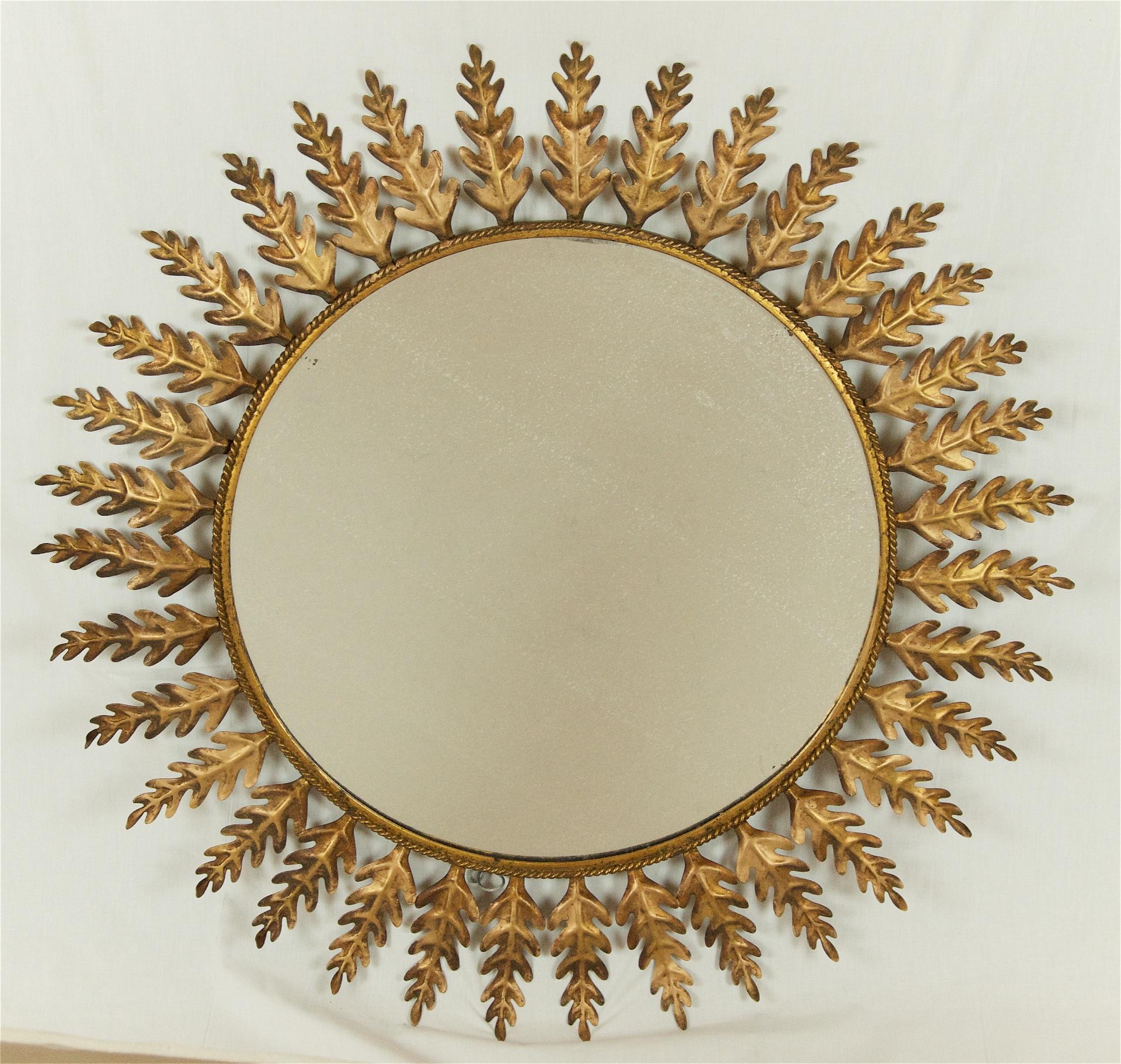 Beautiful and useful with a large mirror surface. Metal leaves add to the elegance of this piece. A great addition to all decors.