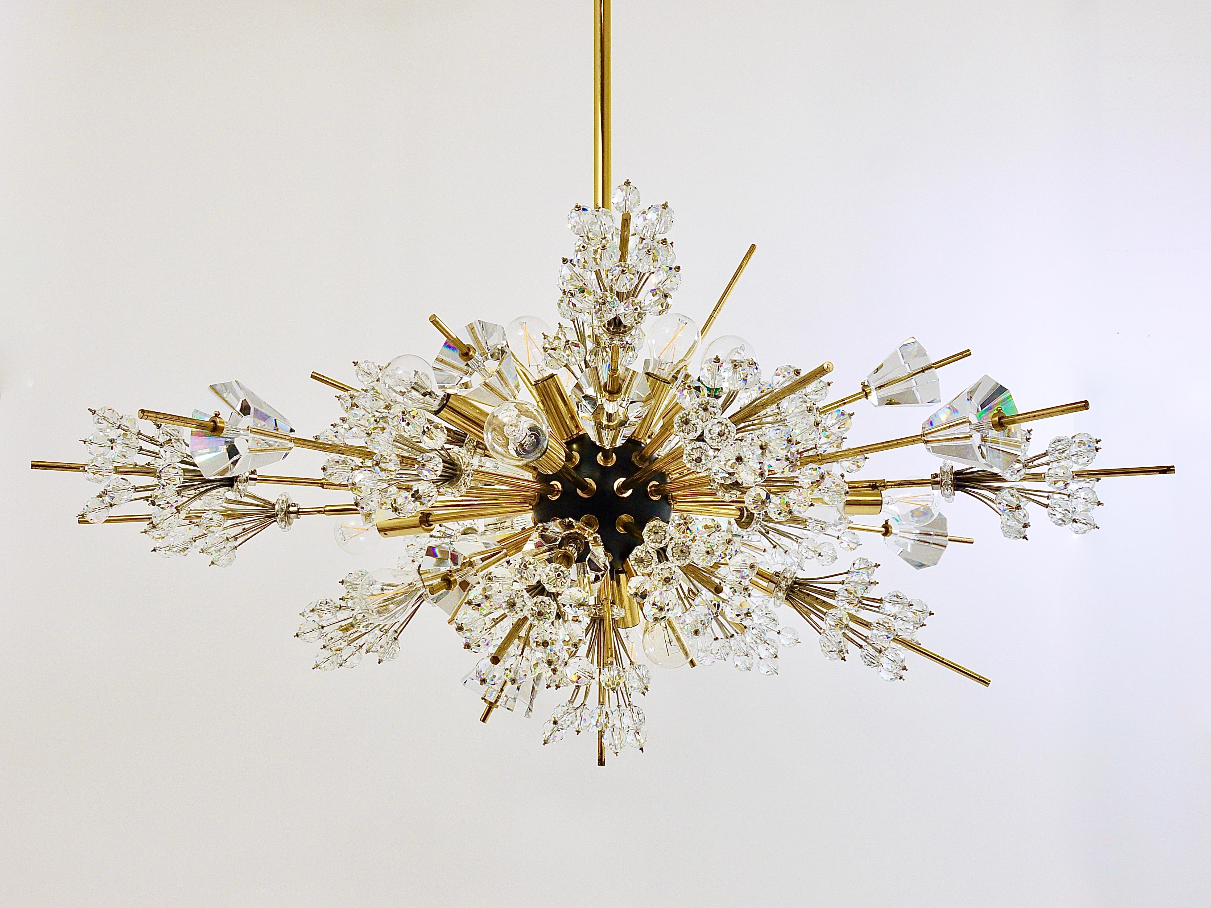 Un grand lustre Sputnik iconique du milieu du siècle 