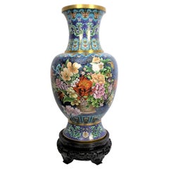 Grand vase chinois en cloisonné du milieu du 20e siècle avec décoration florale ornée