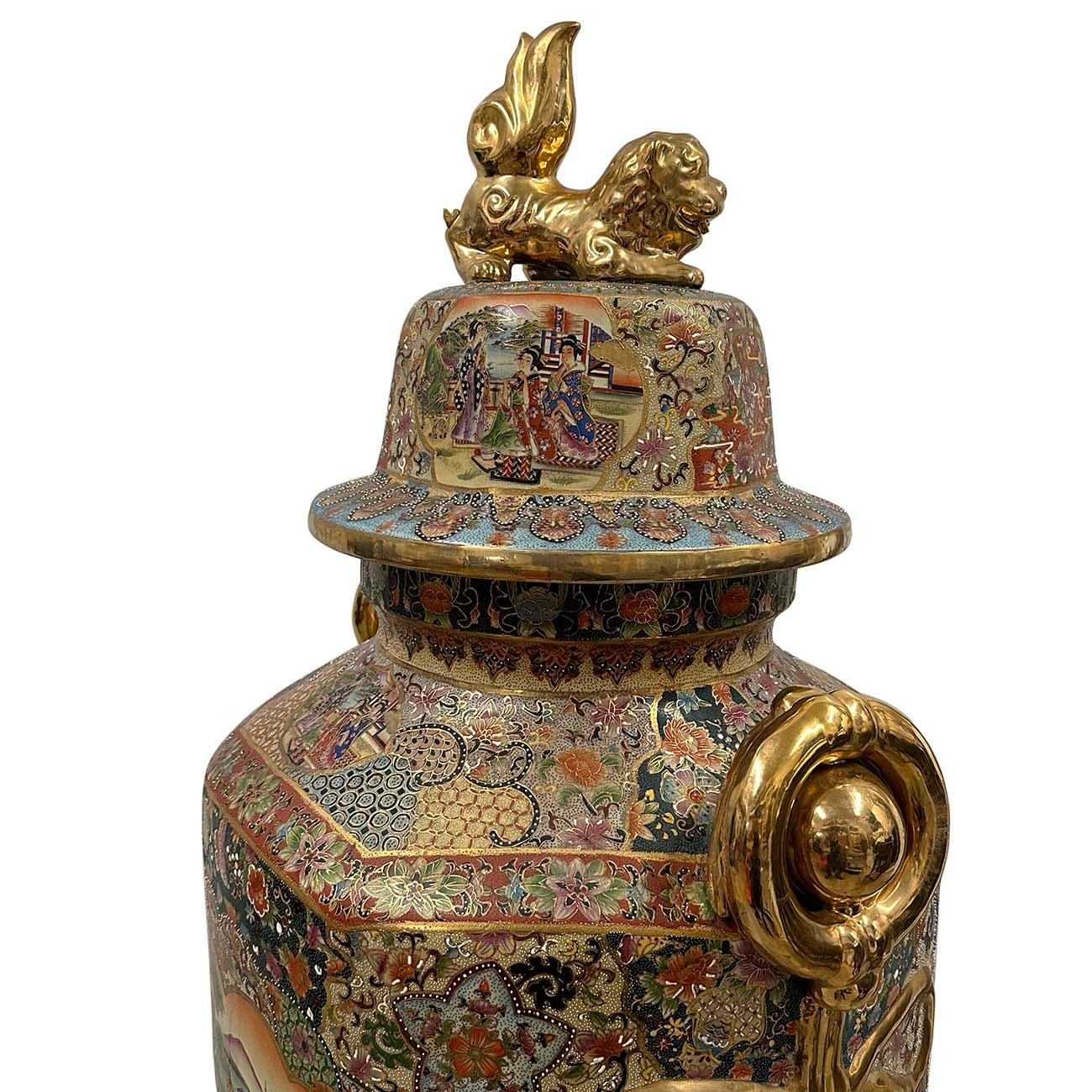Enorme vaso da terra a medaglione di rose dipinto a mano della metà del XX secolo con coperchio in vendita 3