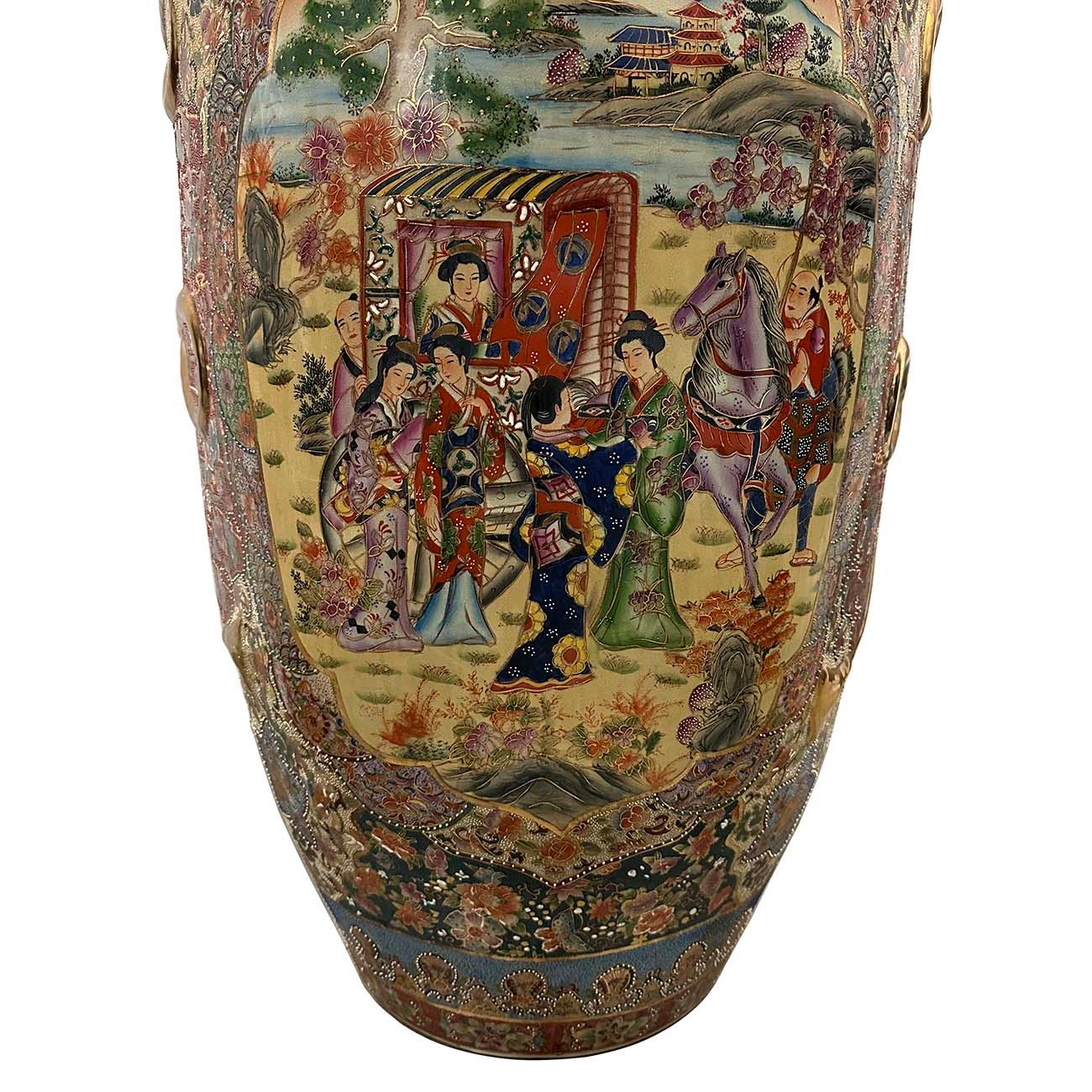 Enorme vaso da terra a medaglione di rose dipinto a mano della metà del XX secolo con coperchio in vendita 7