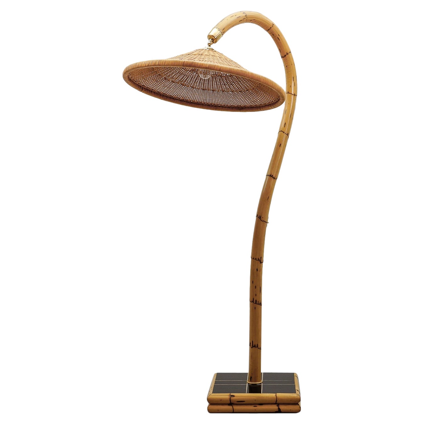 Énorme lampadaire à arc en bambou, laiton et rotin The Modernity, Italie, années 1950