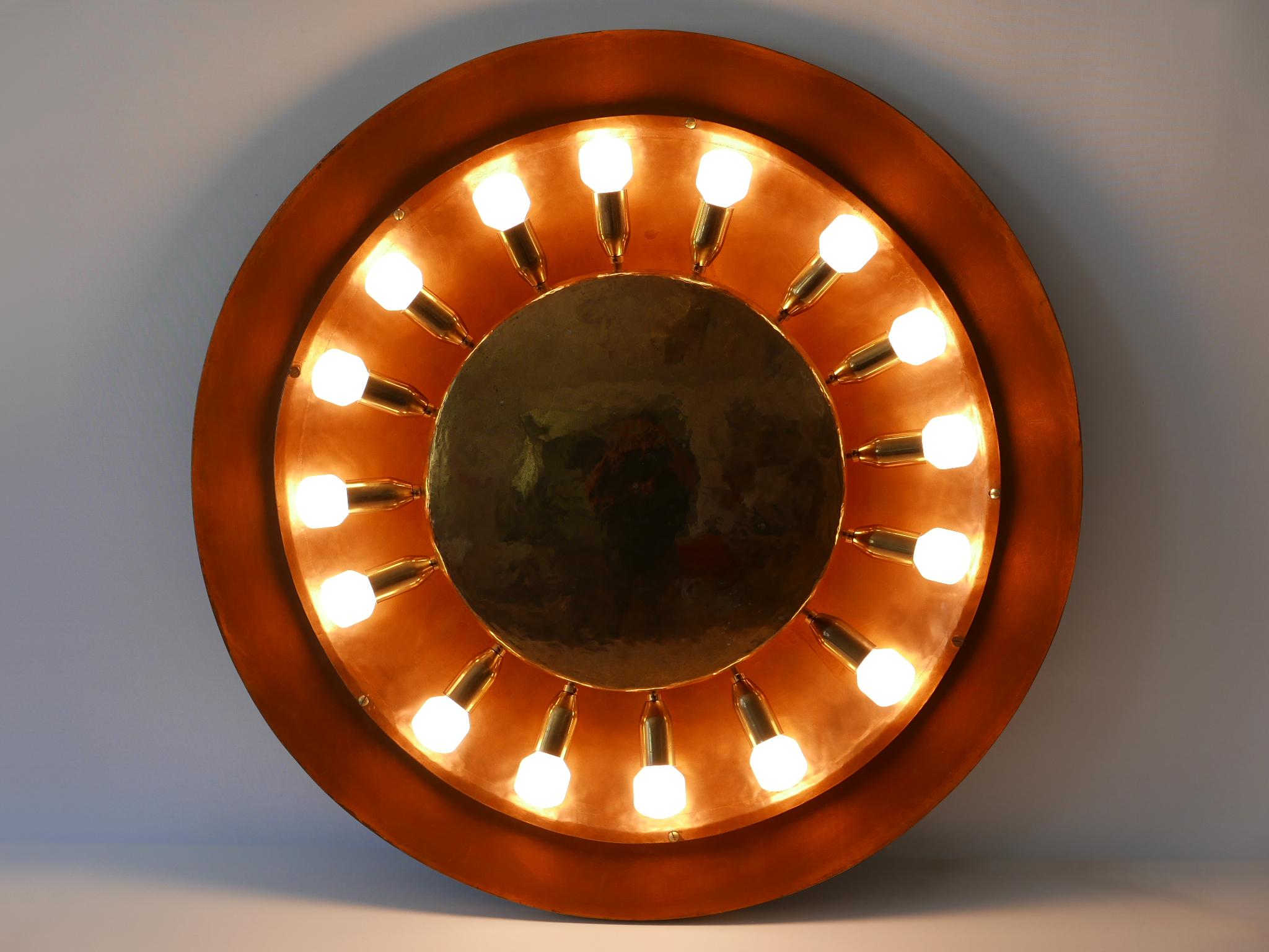 Huge, gorgeous 19-flamed Mid-Century Modern flush mount or wall lamp. Probably custom made in Germany, 1960s.

Executed in copper and brass. The lamp comes with 19 x E14 / E12 Edison screw fit bulb holders, is wired and in working condition. It