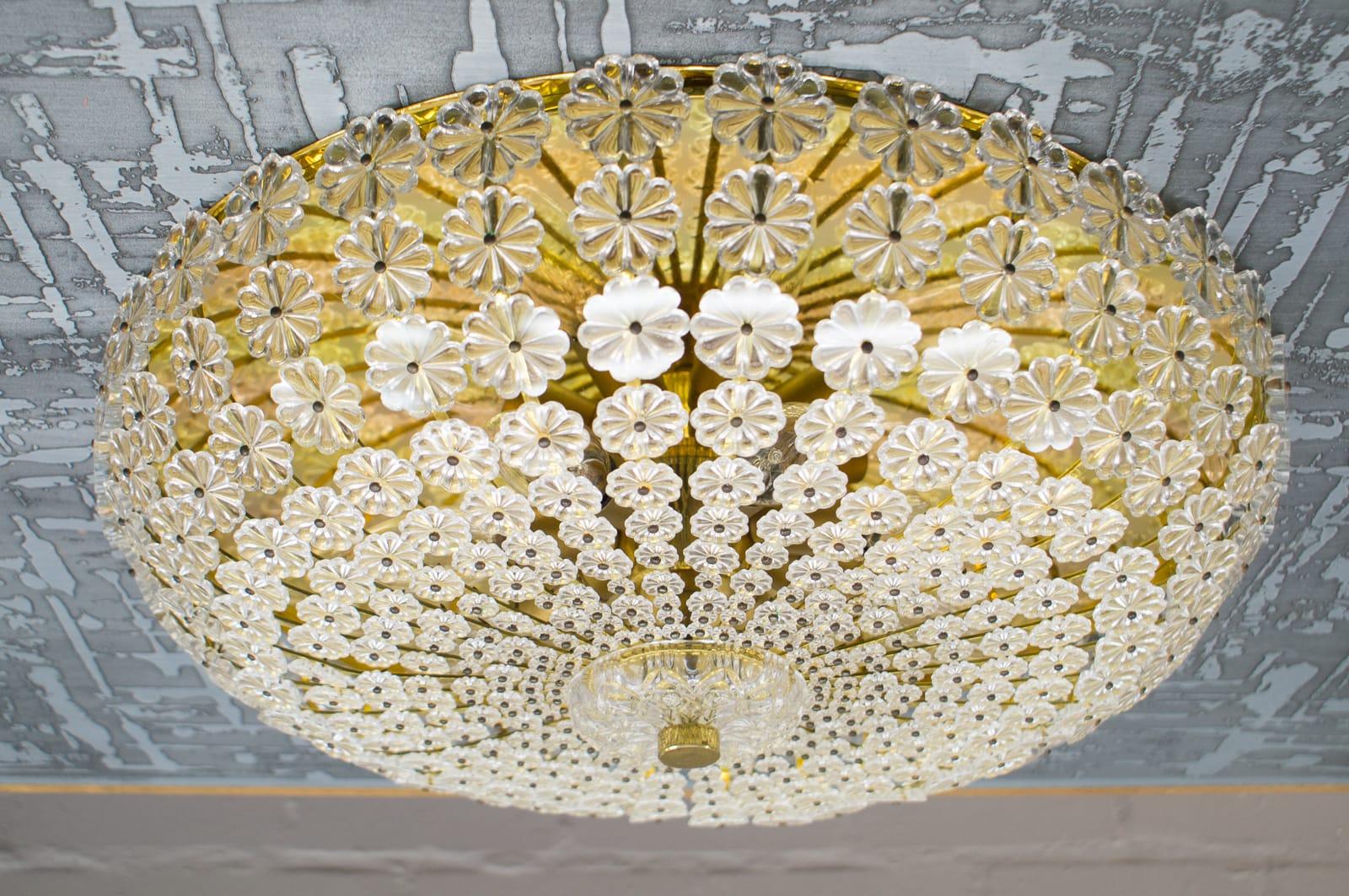 Stylish original midcentury floral glass wall and ceiling lamp.
Eight E14 bulbs on a brass plate.
Very good vintage condition with normal signs of use and great patina.
100% original condition and fully functional.
All parts complete. All