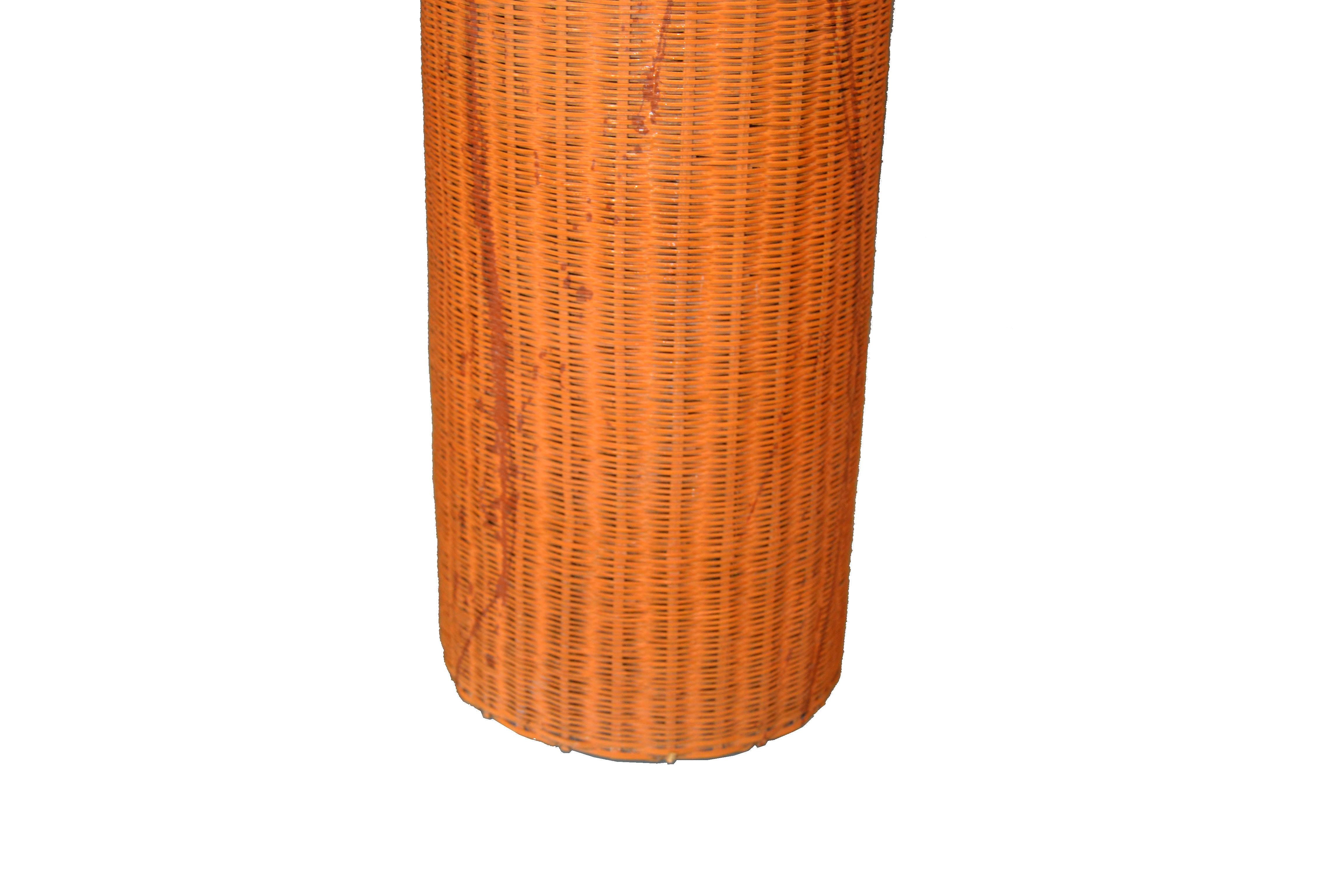 Énorme abat-jour cône en osier et rotin tressé à la main, de style Boho Chic, mi-siècle moderne Bon état - En vente à Miami, FL