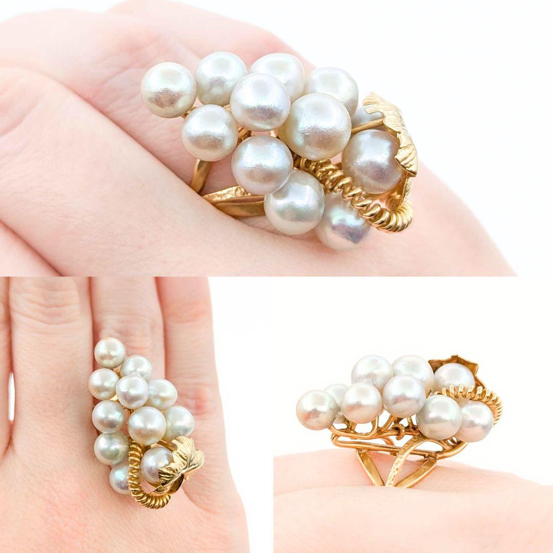 ENORME anello a grappolo con perle di metà secolo
Ti presentiamo questo splendido anello di perle di metà secolo a forma di grappolo d'uva. L'anello presenta luminose perle di 6,5-7,5 mm incastonate in un ricco oro giallo 14 carati. L'anello è
