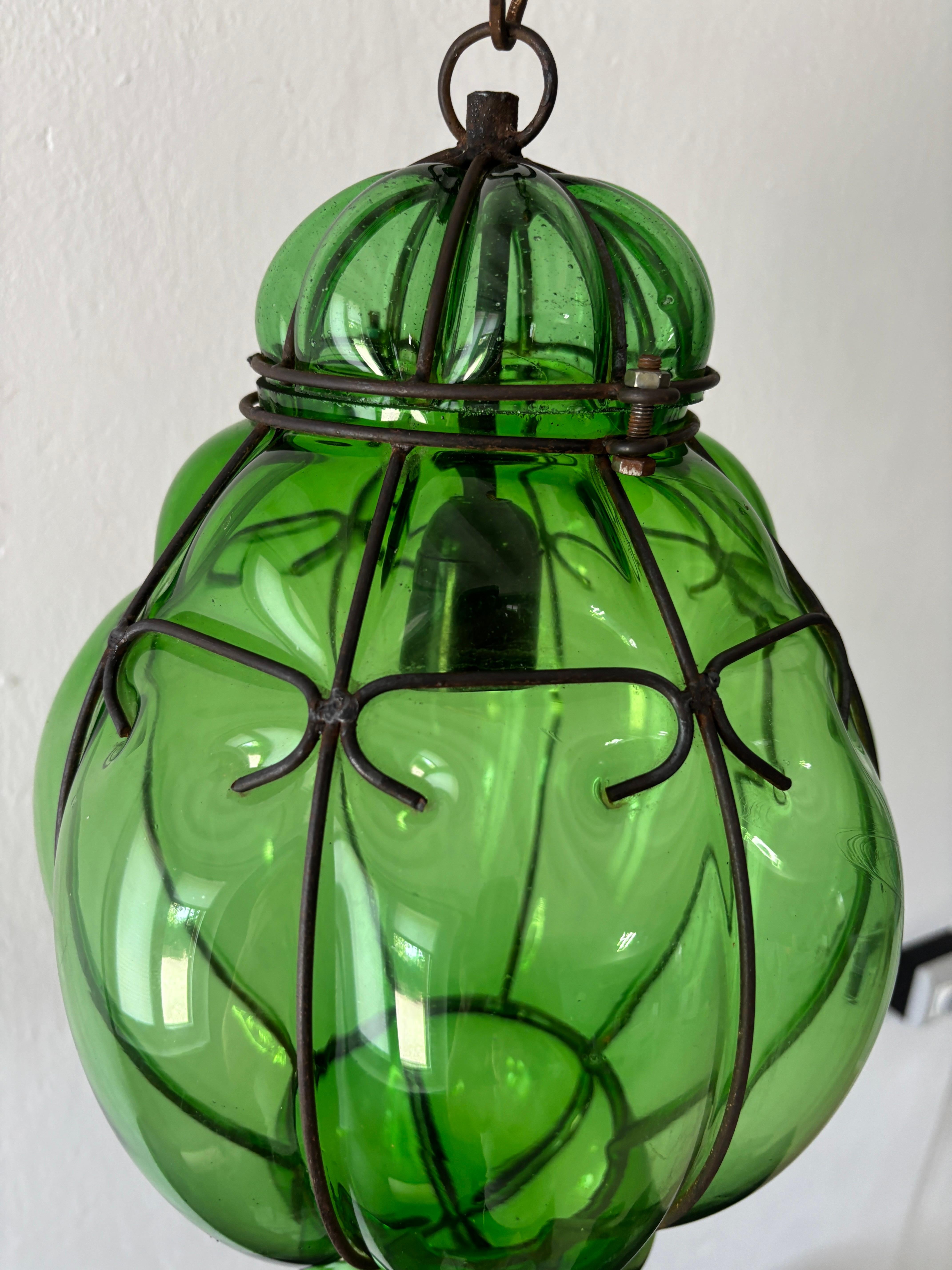 Enorme lampadario a lanterna a bolla soffiata verde di Murano di metà secolo, Greene & Greene Rare in vendita 3