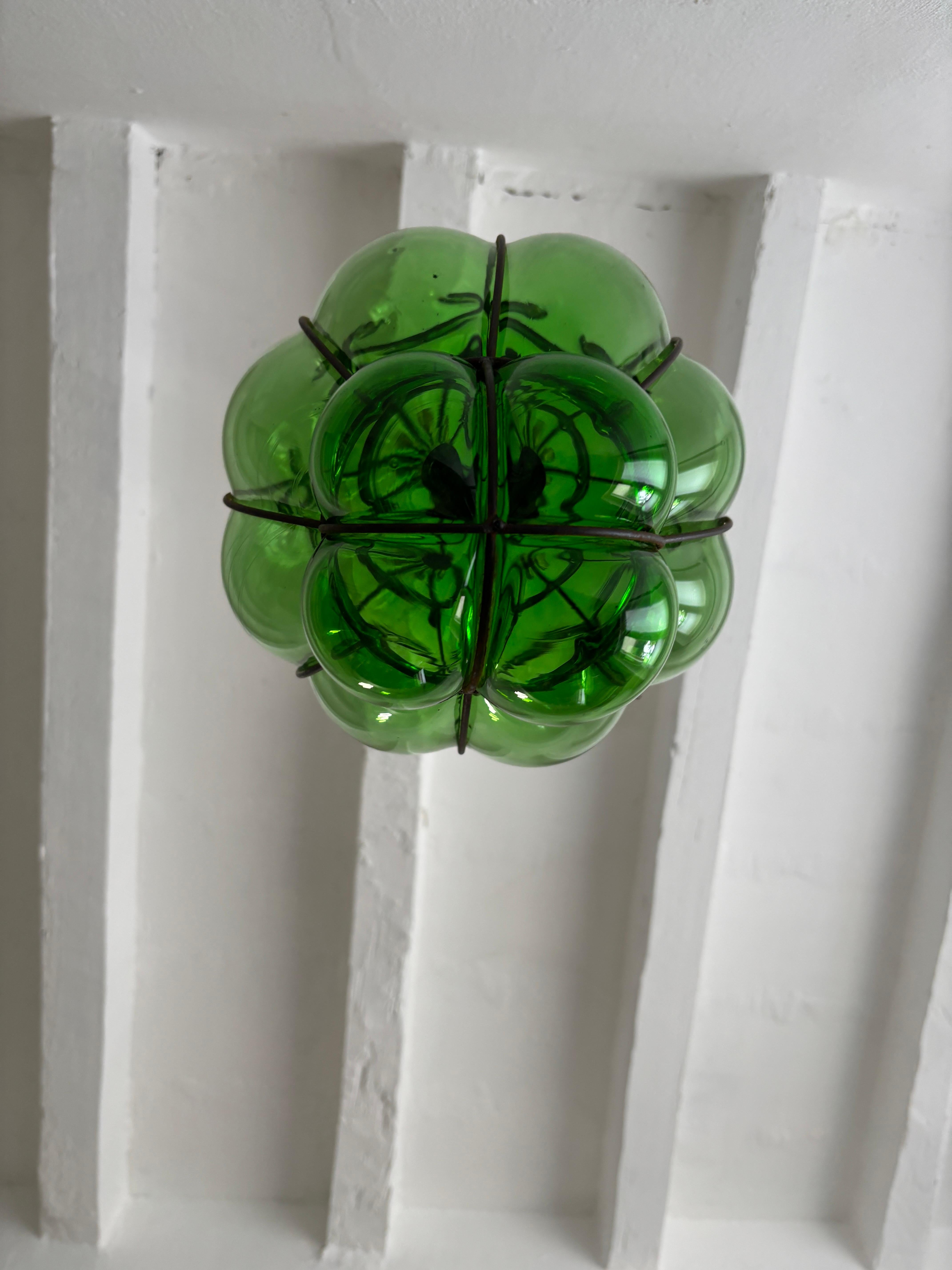 Mid-Century moderno Enorme lampadario a lanterna a bolla soffiata verde di Murano di metà secolo, Greene & Greene Rare in vendita