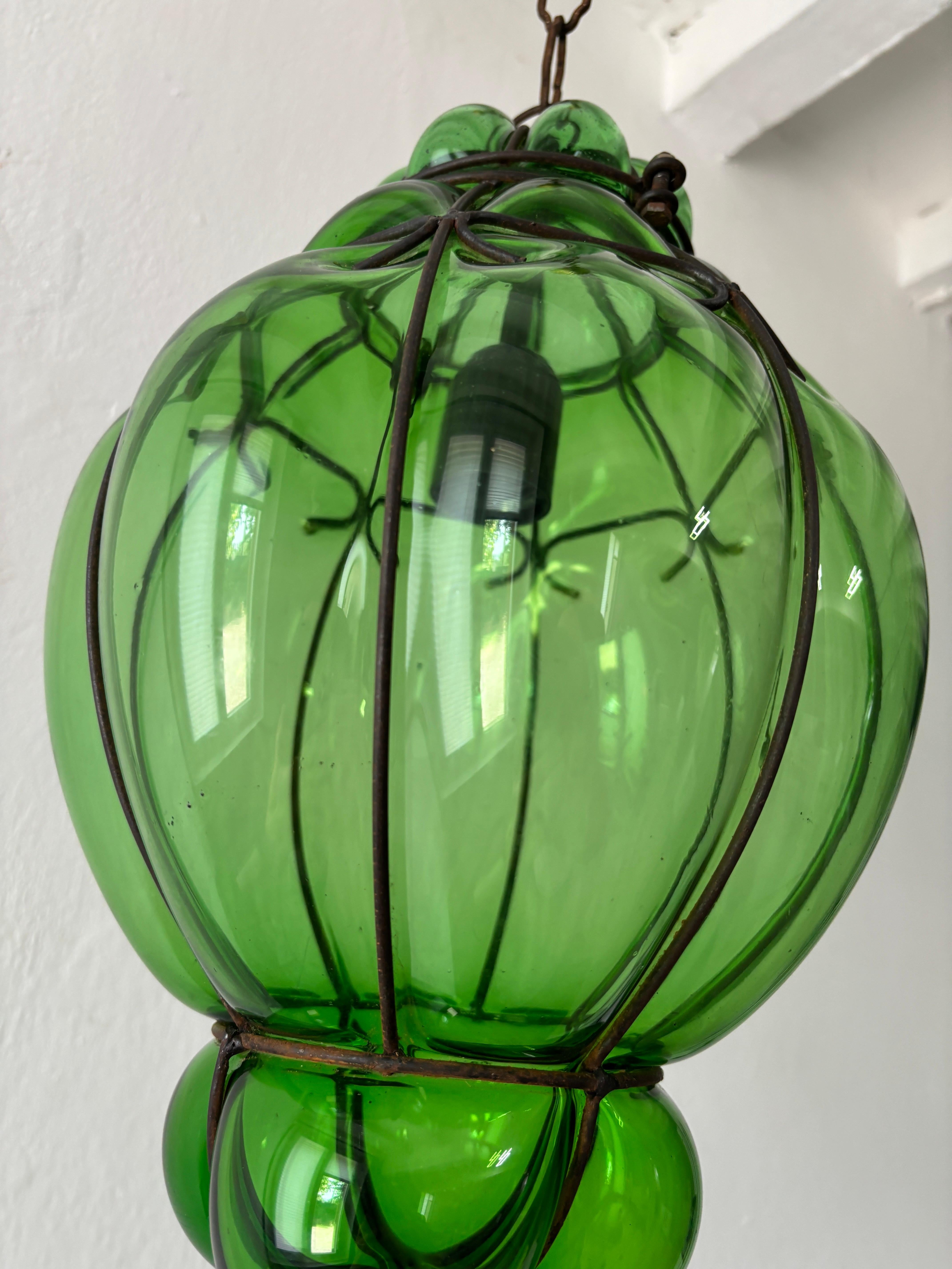 Enorme lampadario a lanterna a bolla soffiata verde di Murano di metà secolo, Greene & Greene Rare in vendita 2