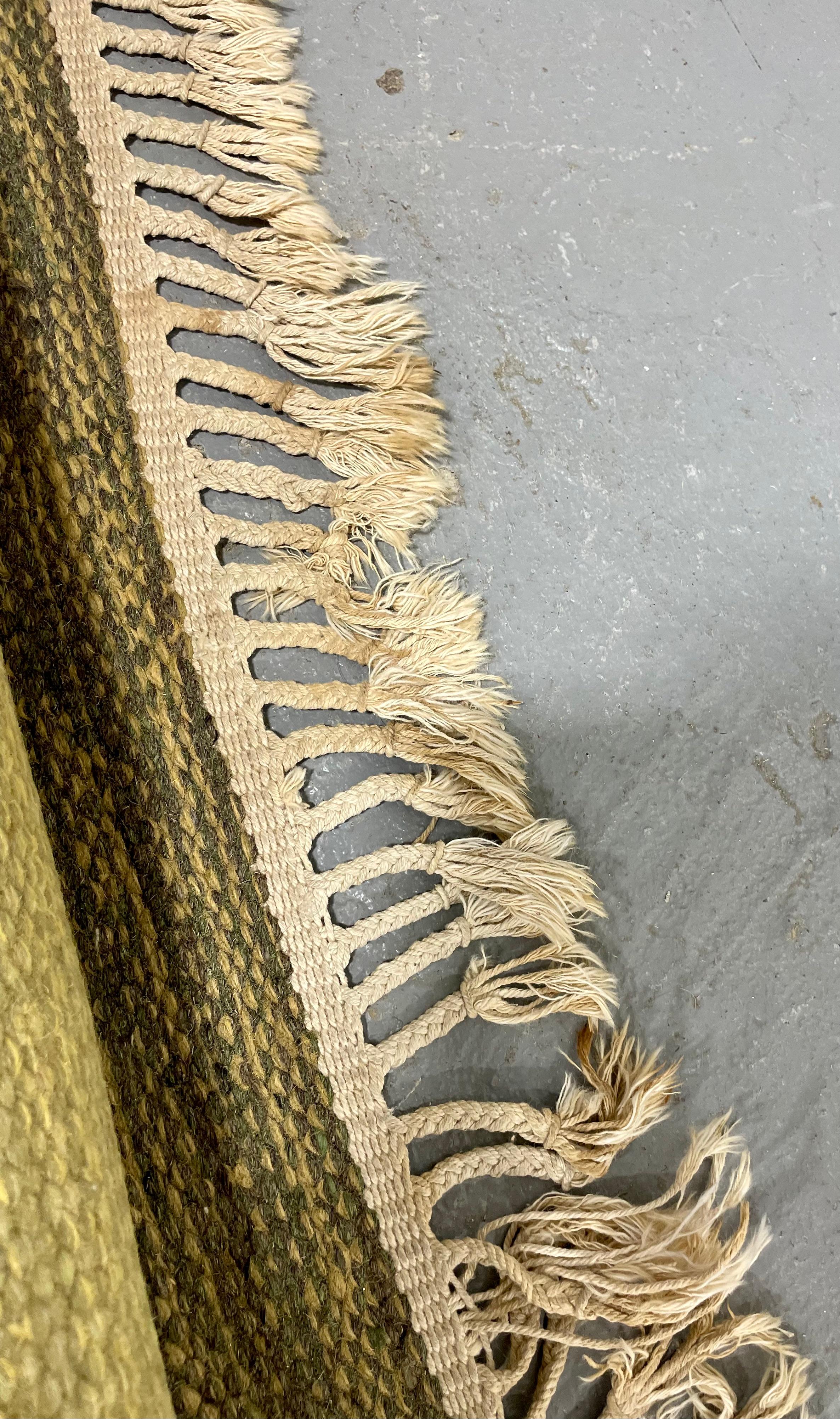 Énorme TAPIS suédois du milieu du siècle - Rug & Kilim en laine géométrique d'époque en vente 3
