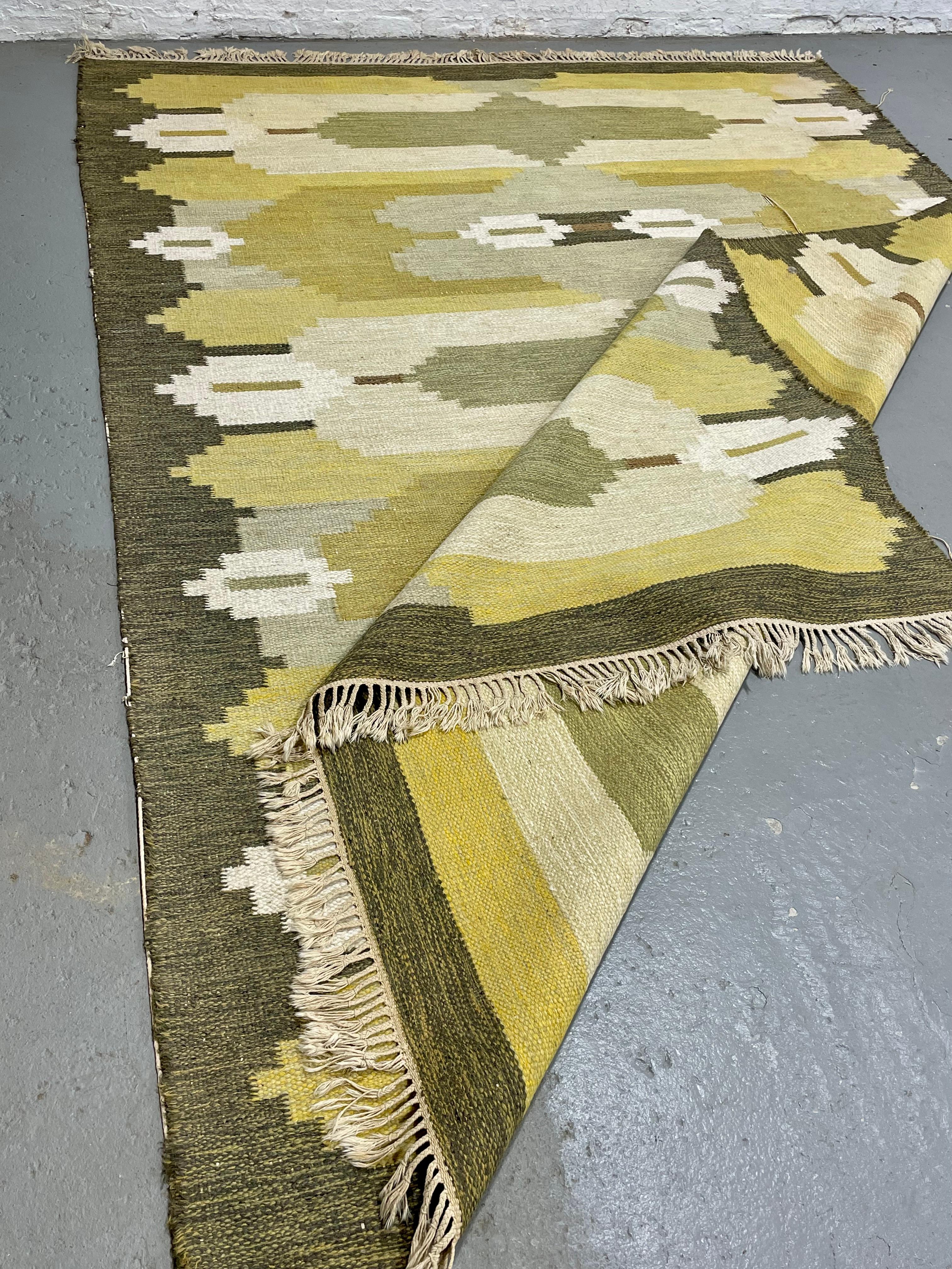 Milieu du XXe siècle Énorme TAPIS suédois du milieu du siècle - Rug & Kilim en laine géométrique d'époque en vente