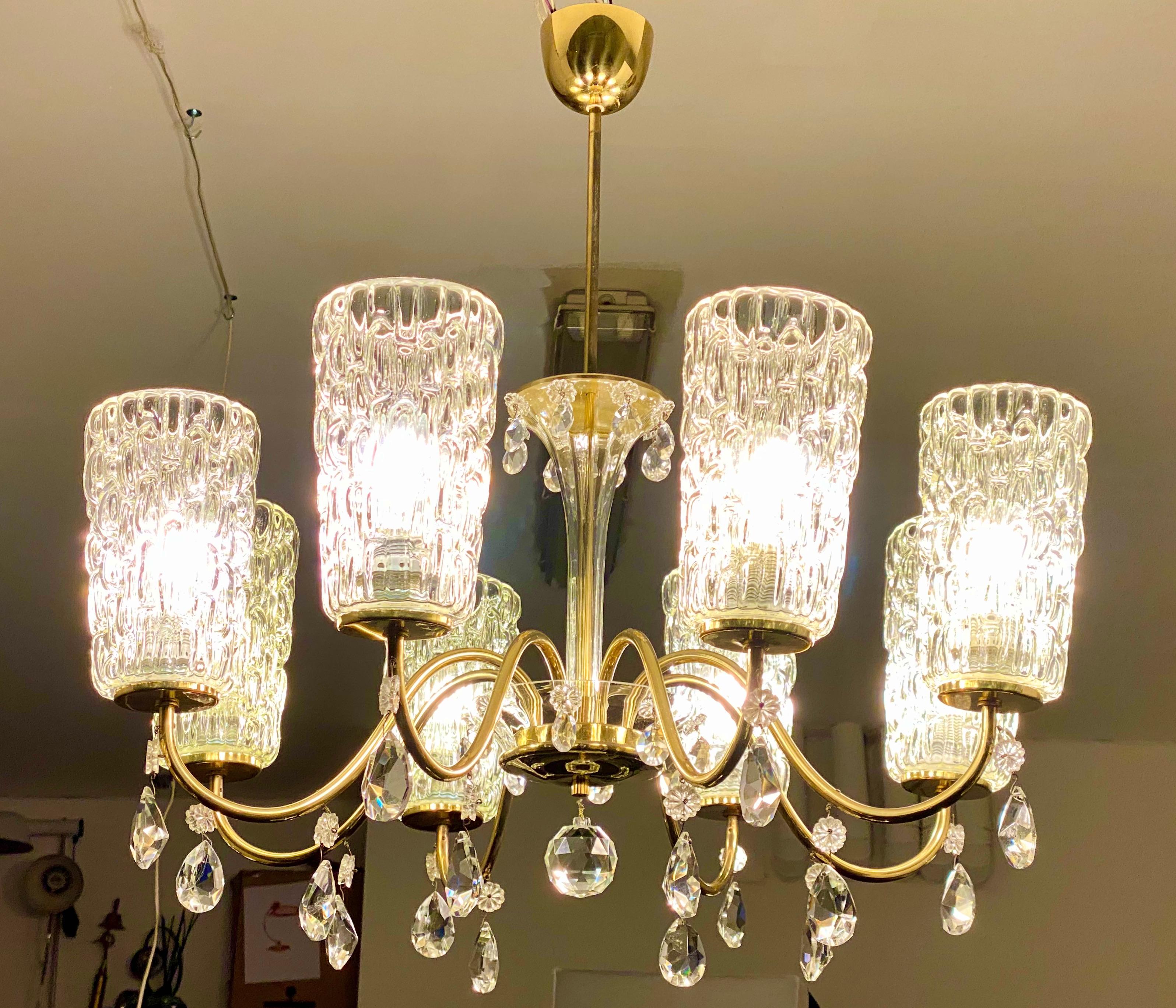 Metà XX secolo Enorme lampadario in ottone del Medioevo di Rupert Nikoll in vendita
