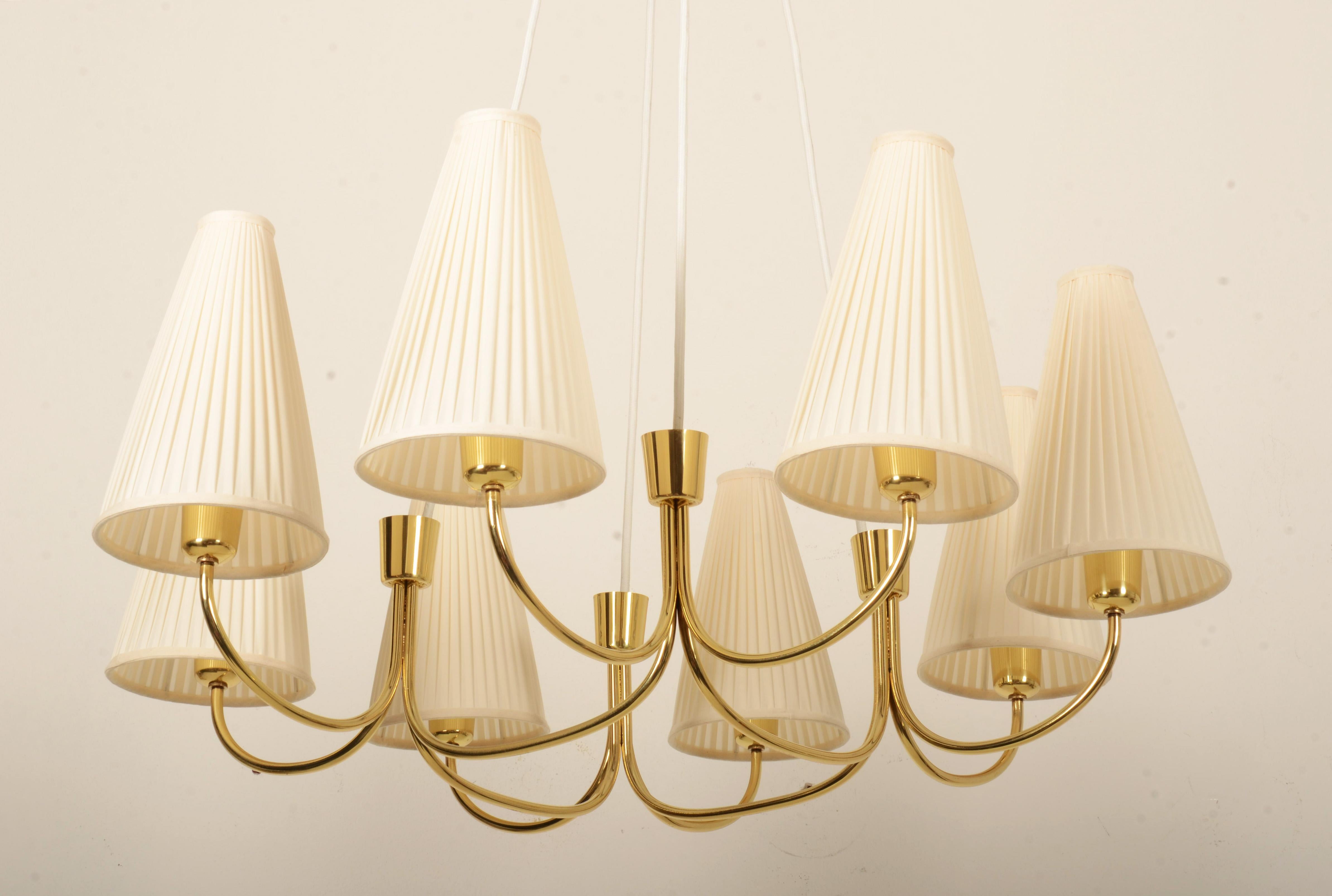 Mid-Century Modern Très grand lustre en laiton du milieu du siècle dernier, modèle Globus 1069 de Rupert Nikoll en vente