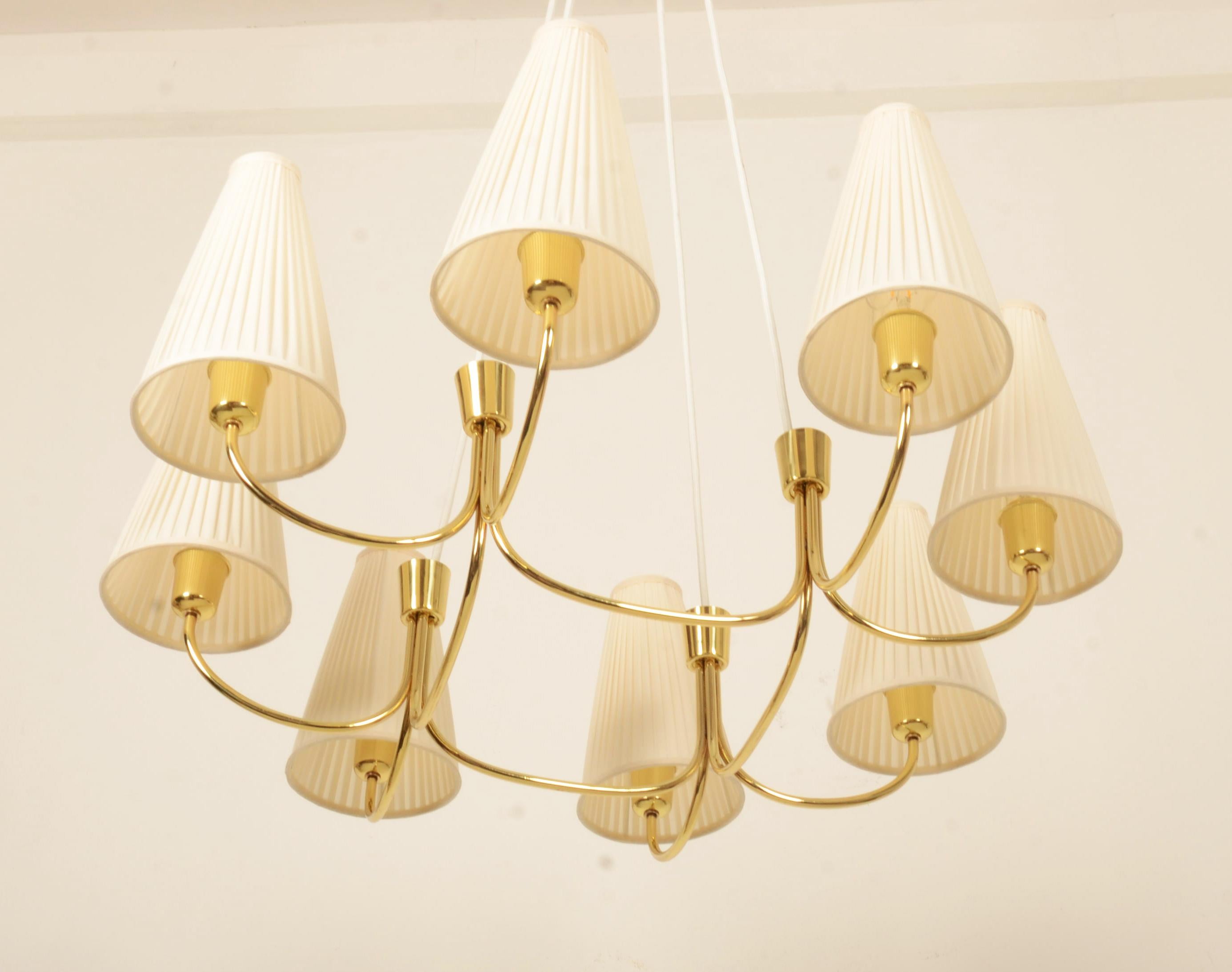 Très grand lustre en laiton du milieu du siècle dernier, modèle Globus 1069 de Rupert Nikoll Bon état - En vente à Vienna, AT