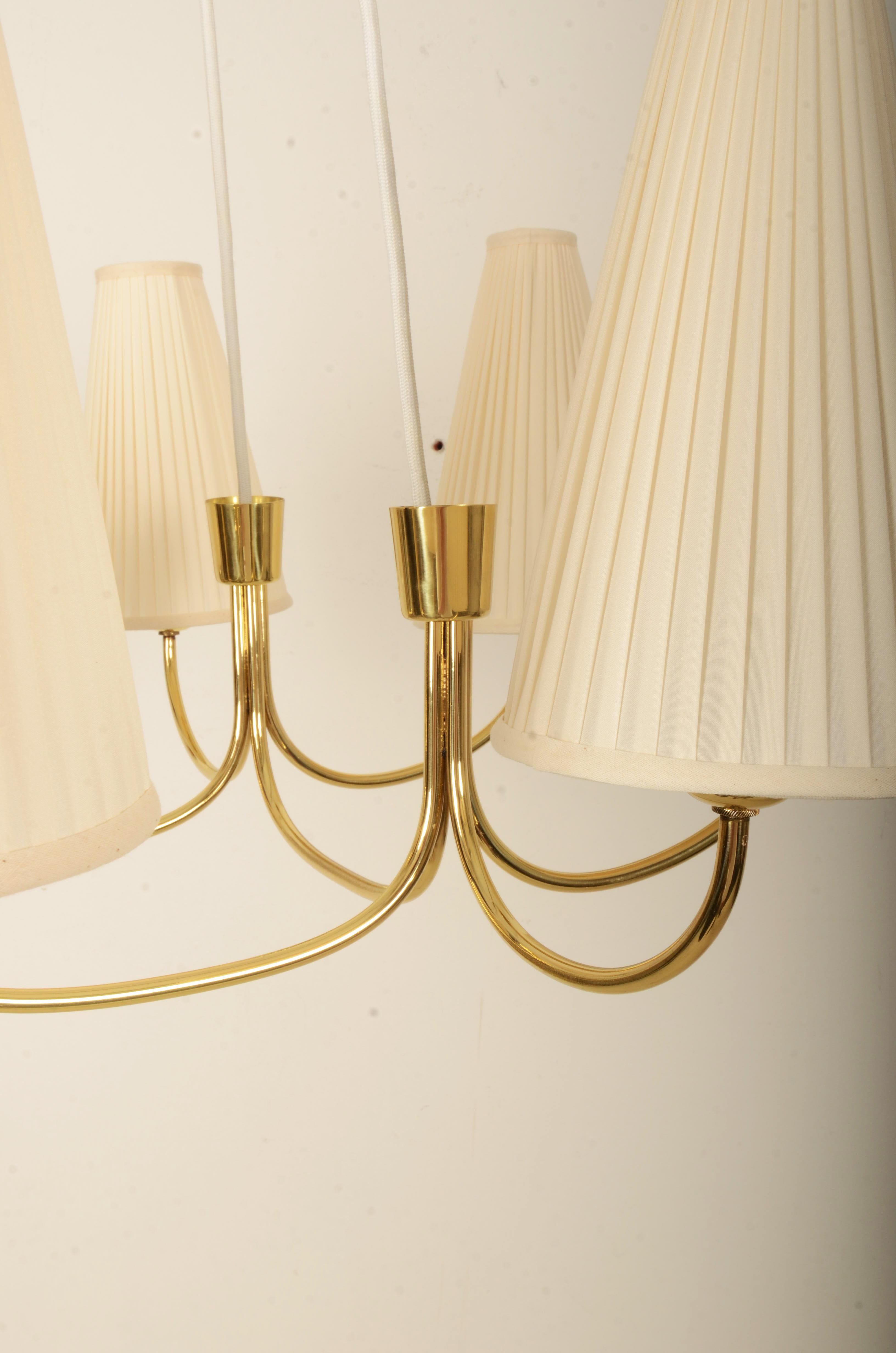 Enorme lampadario in ottone del Medioevo Model No. 1069 di Rupert Nikoll in vendita 1