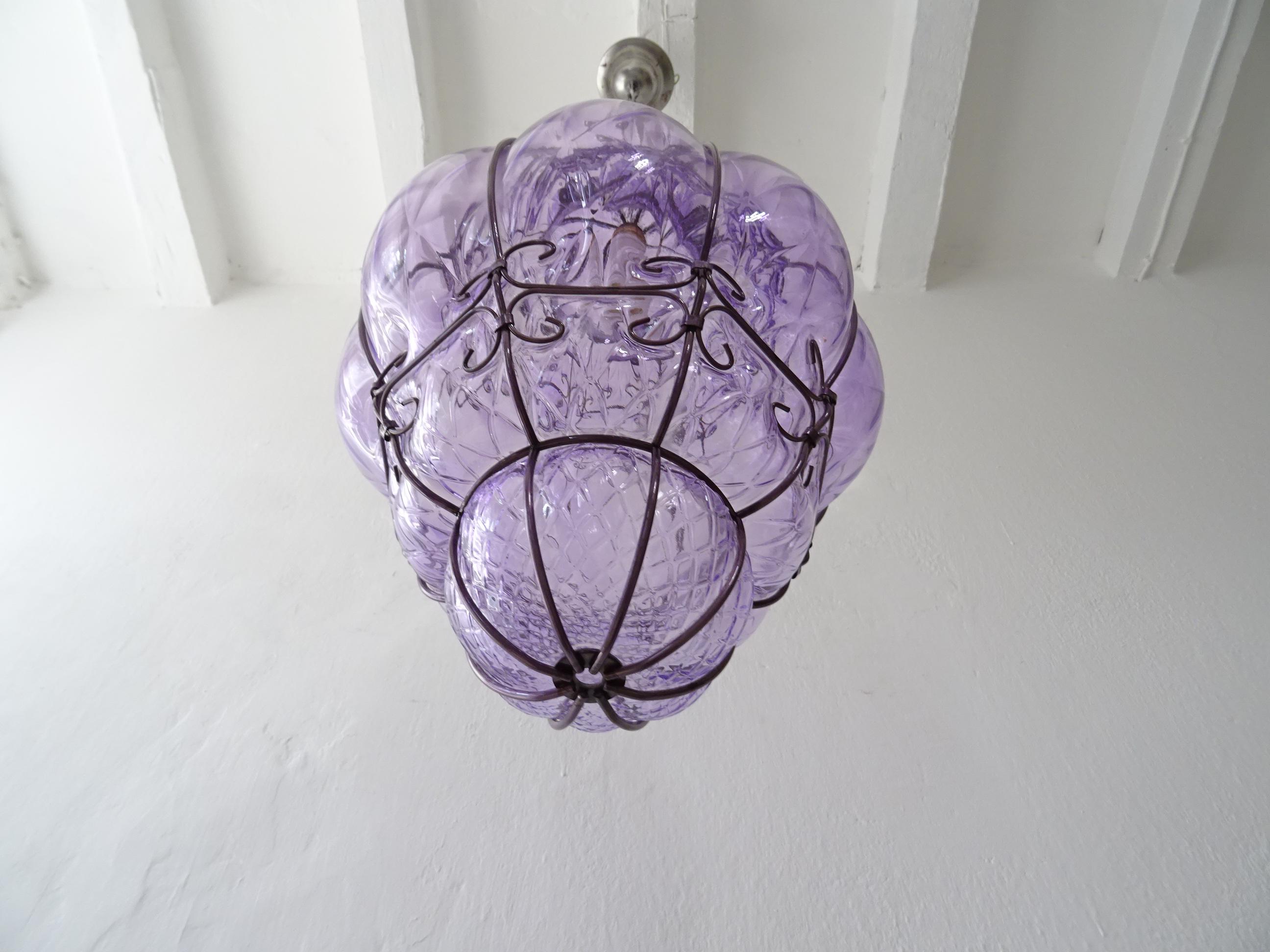 Huge Mid-Century Seguso Murano Lavander Lilac Blown Detailed Lantern Chandelier In Good Condition In Modena (MO), Modena (Mo)