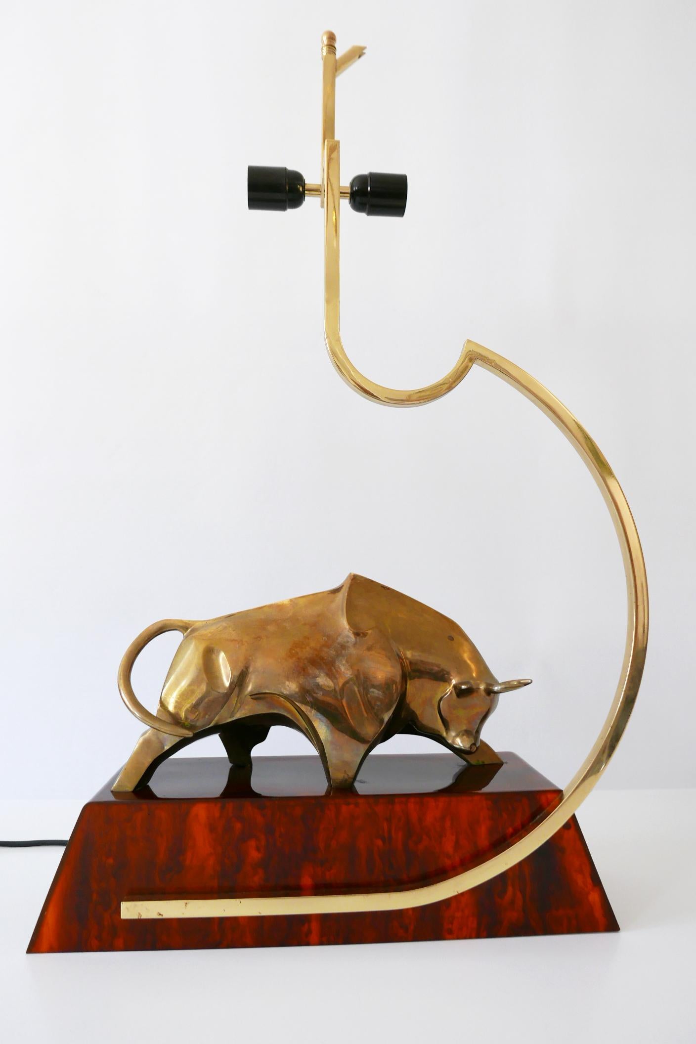 Huge Modernist Brass Light Object or Table Lamp Bull by D. Delo for Pragos Italy For Sale 4