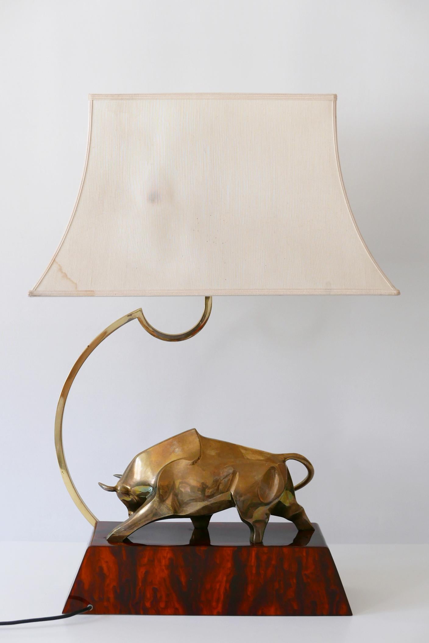 Huge Modernist Brass Light Object or Table Lamp Bull by D. Delo for Pragos Italy For Sale 8