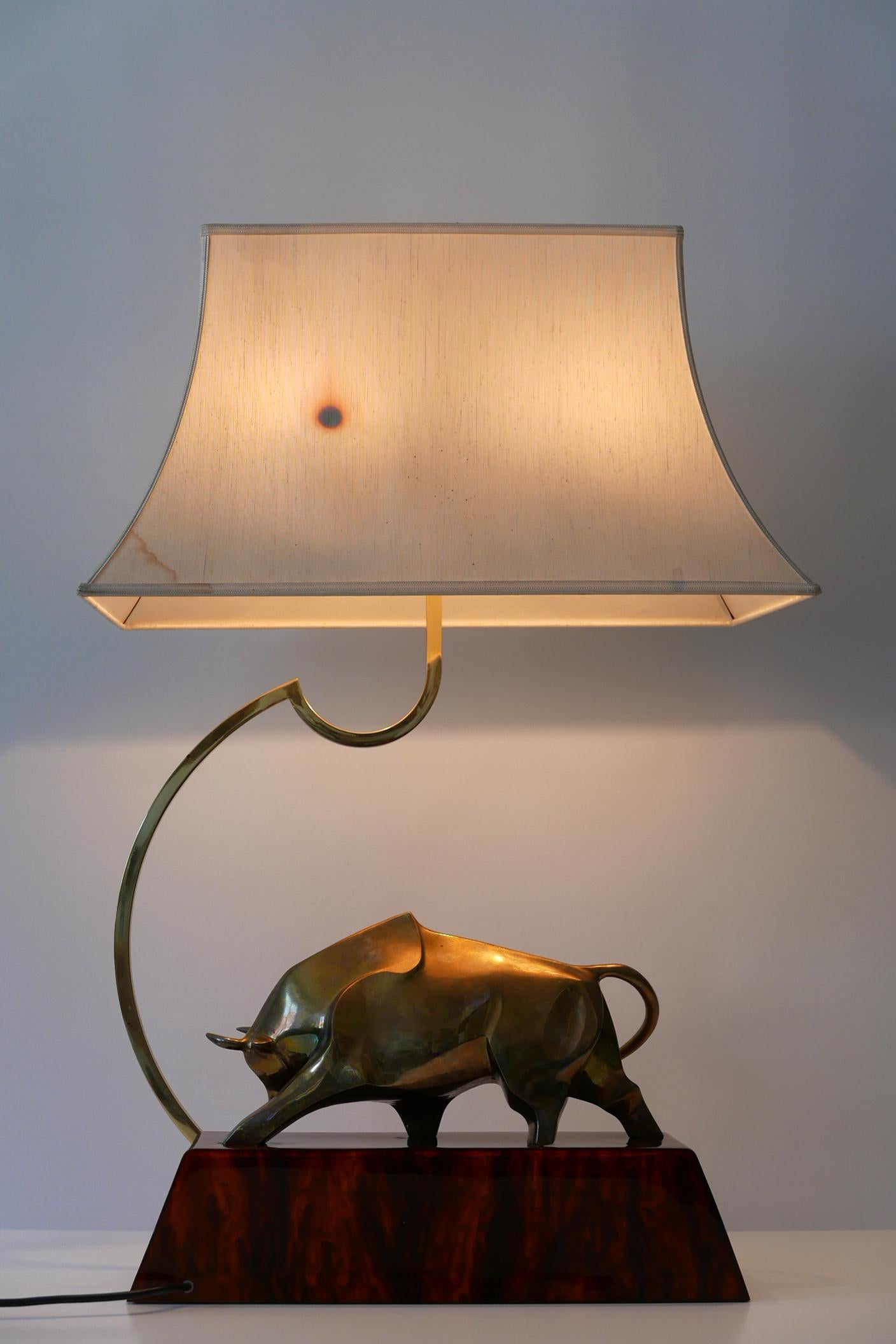 Huge Modernist Brass Light Object or Table Lamp Bull by D. Delo for Pragos Italy For Sale 9