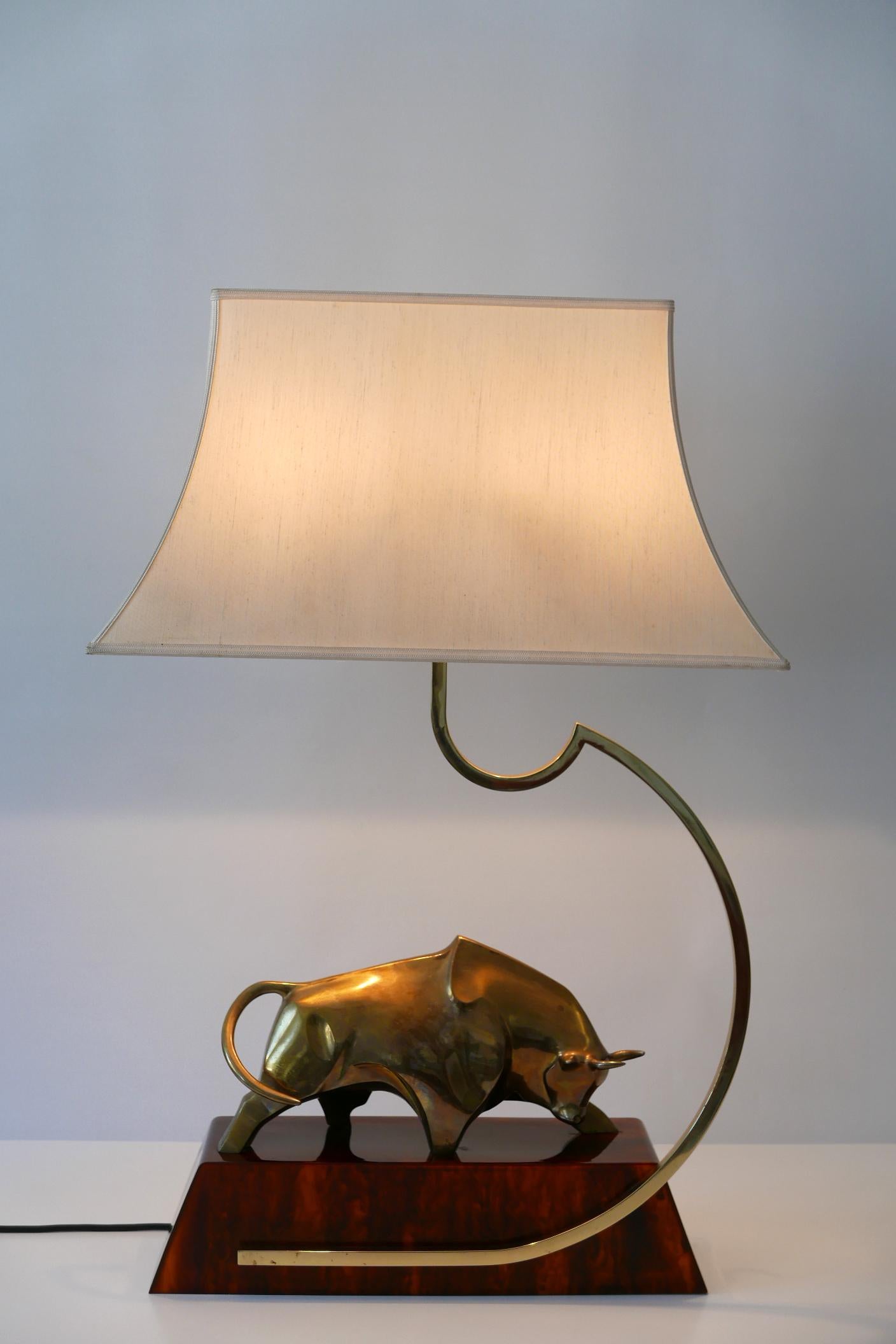 Italian Huge Modernist Brass Light Object or Table Lamp Bull by D. Delo for Pragos Italy For Sale