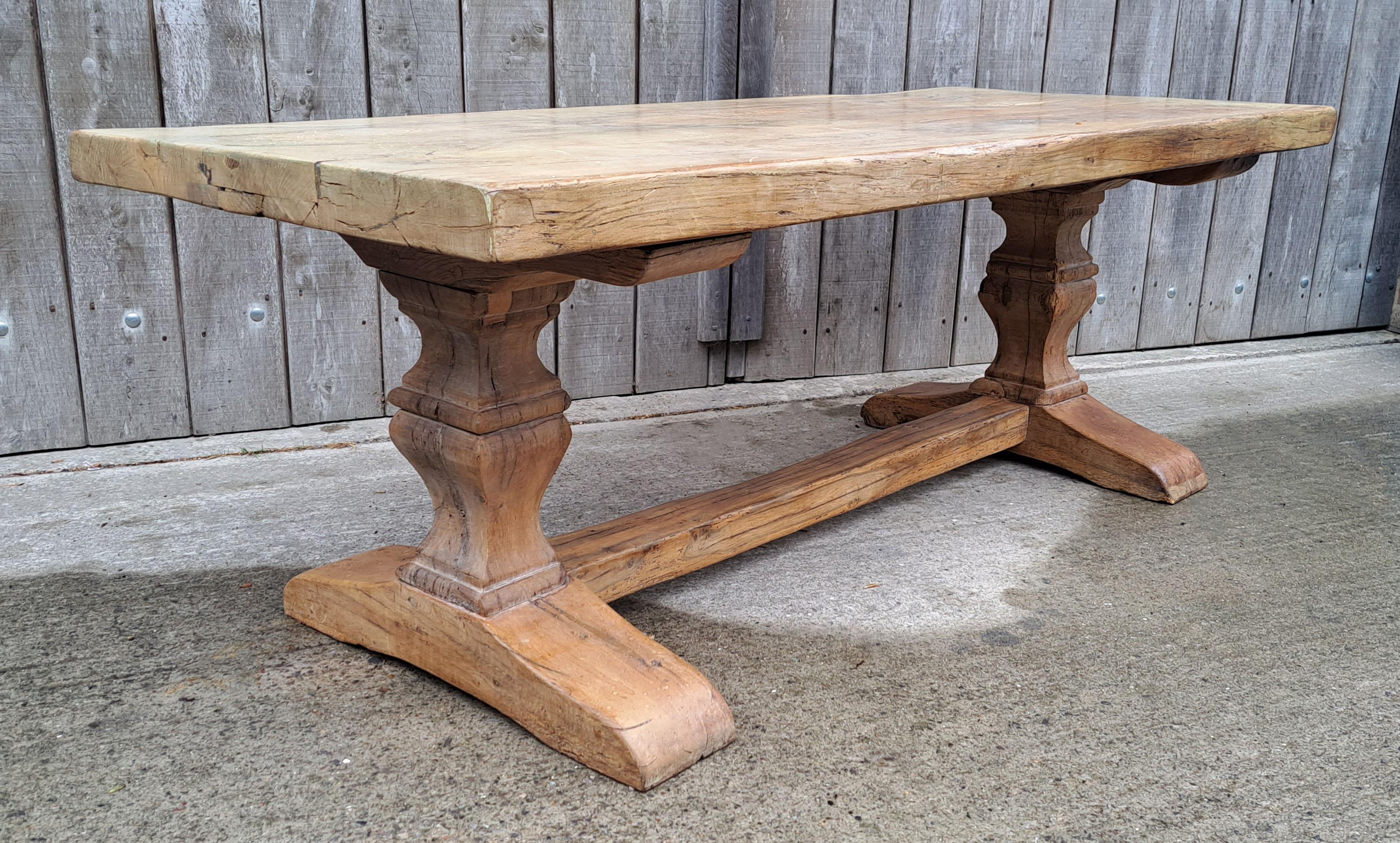 Grande table de réfectoire en chêne massif 