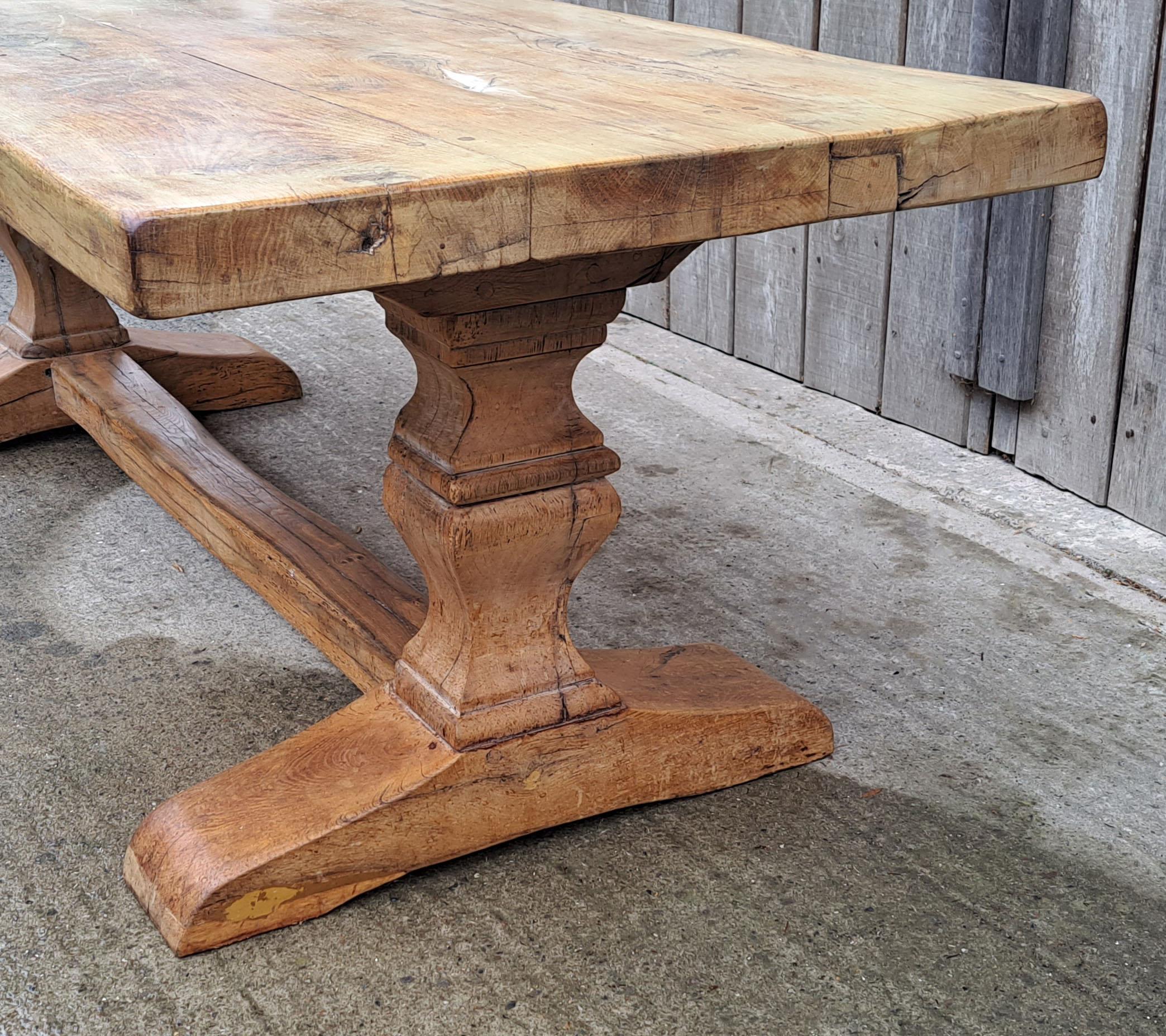 Grande table de réfectoire en chêne massif 