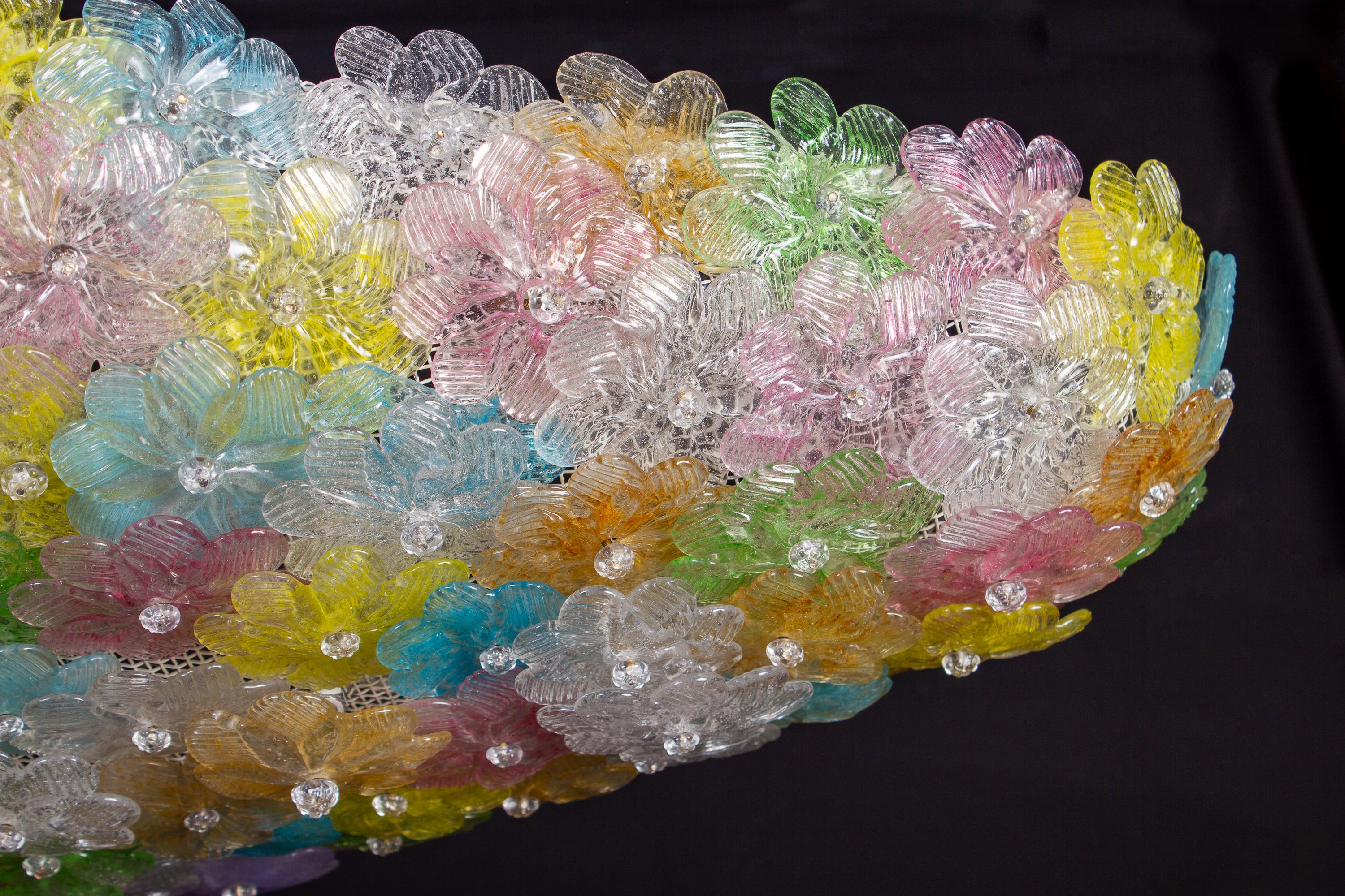 Huge Multi-Color Venetian Flower Glass Ceiling Light attr. to Barovier&Toso 1960 In Good Condition For Sale In Rome, IT