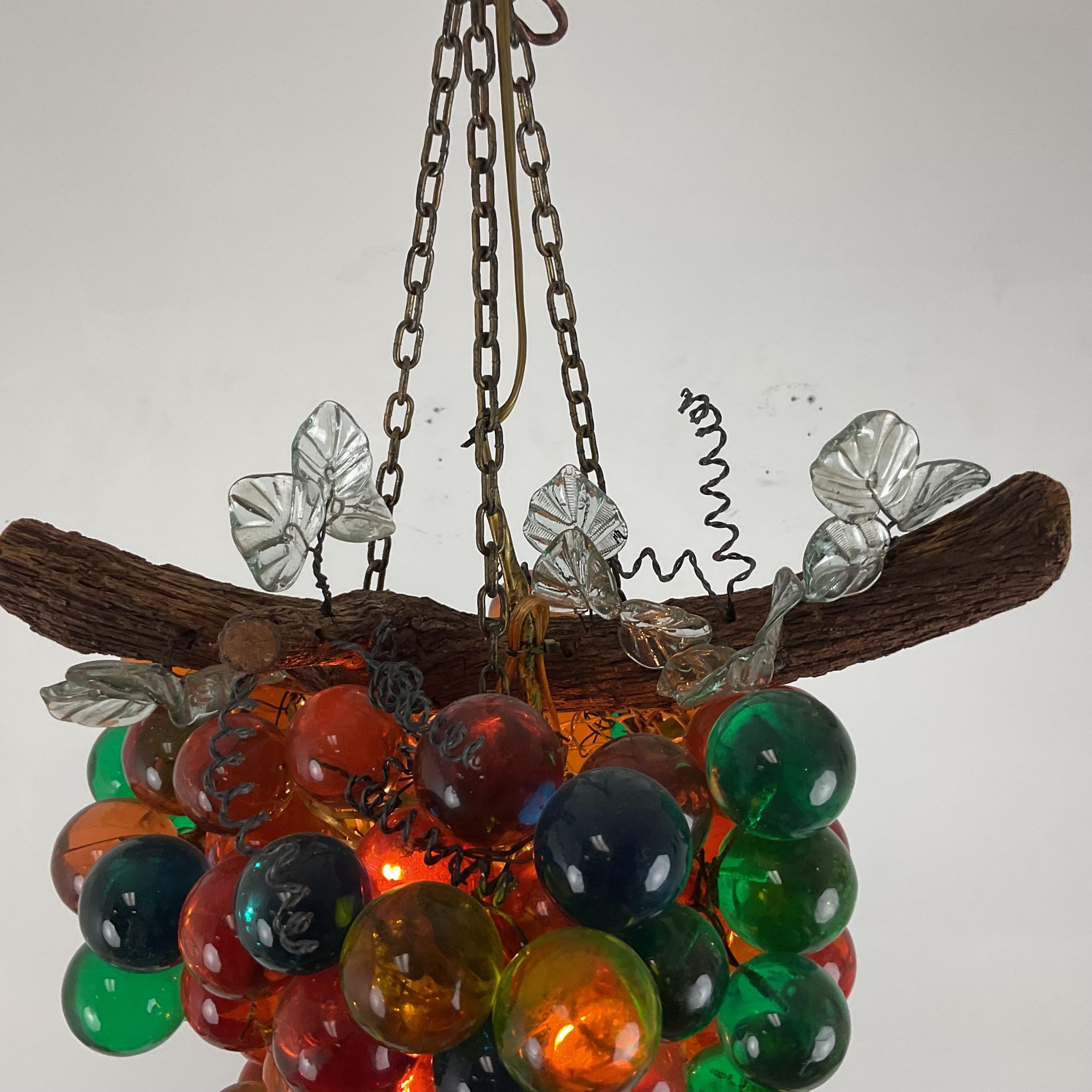 Enorme lampadario a forma di uva in lucite multicolore in vendita 4