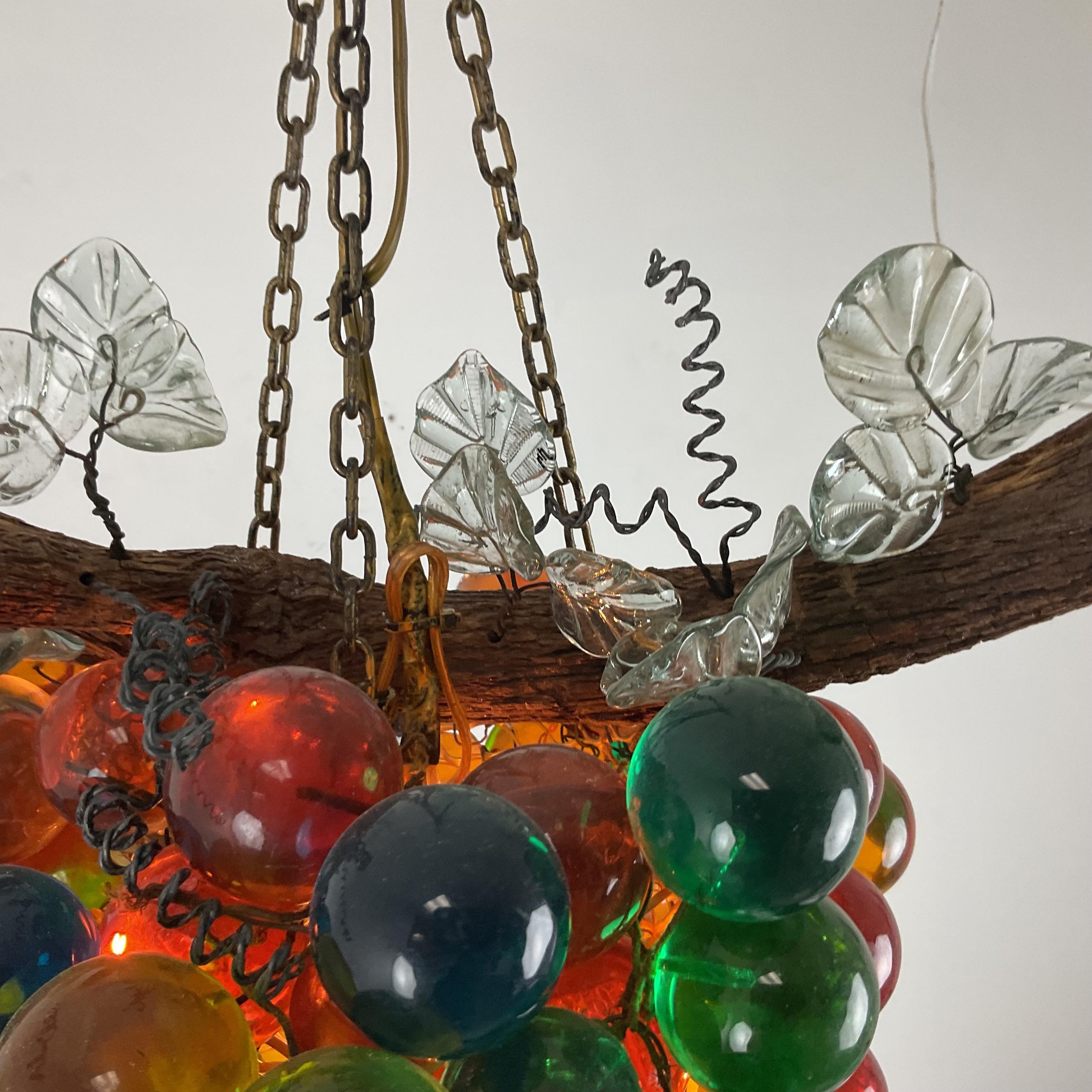 Vetro Enorme lampadario a forma di uva in lucite multicolore in vendita