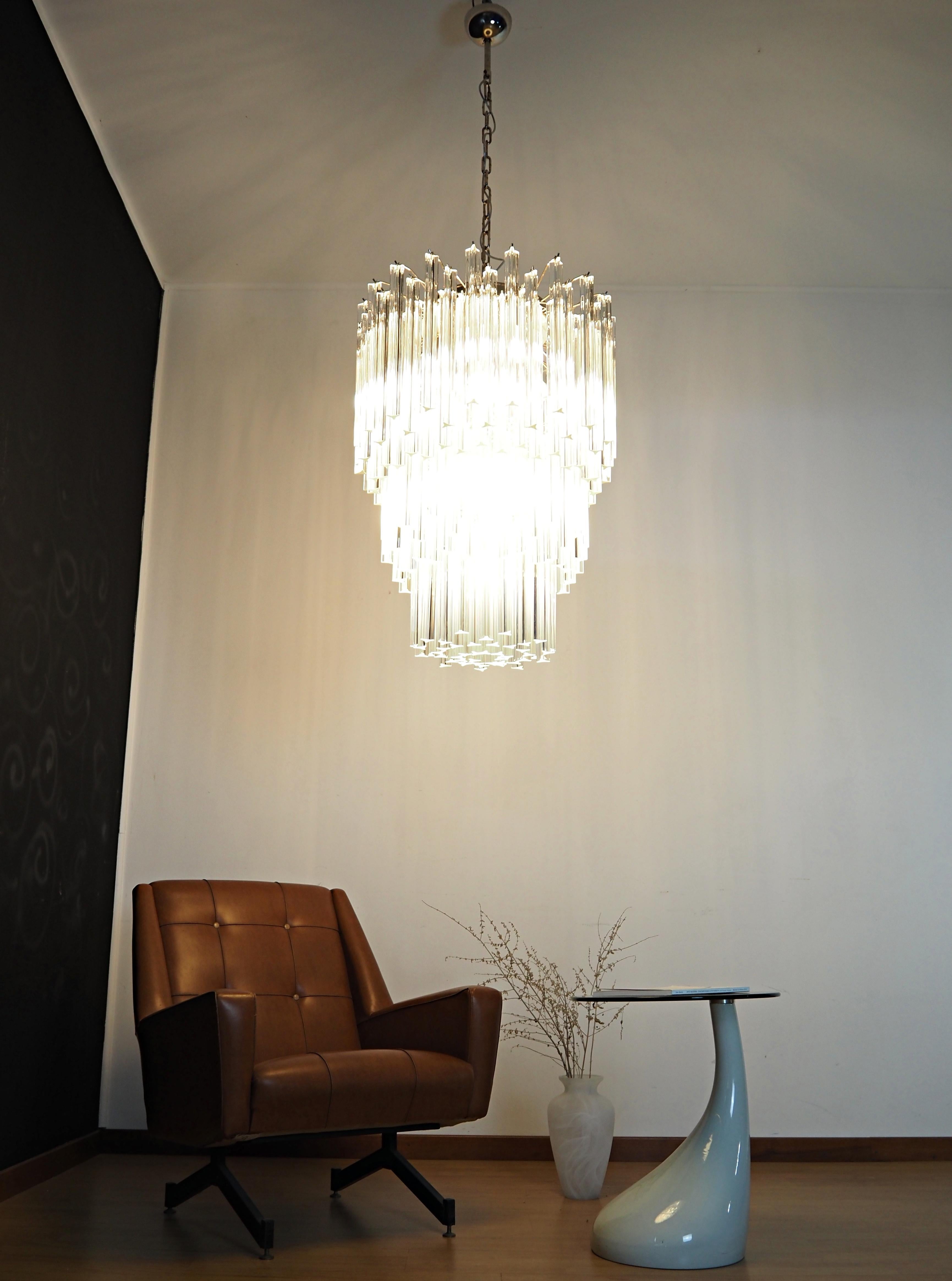 XX secolo Enorme lampadario di Murano trasparente triedri - 187 prisma - modello No. in vendita