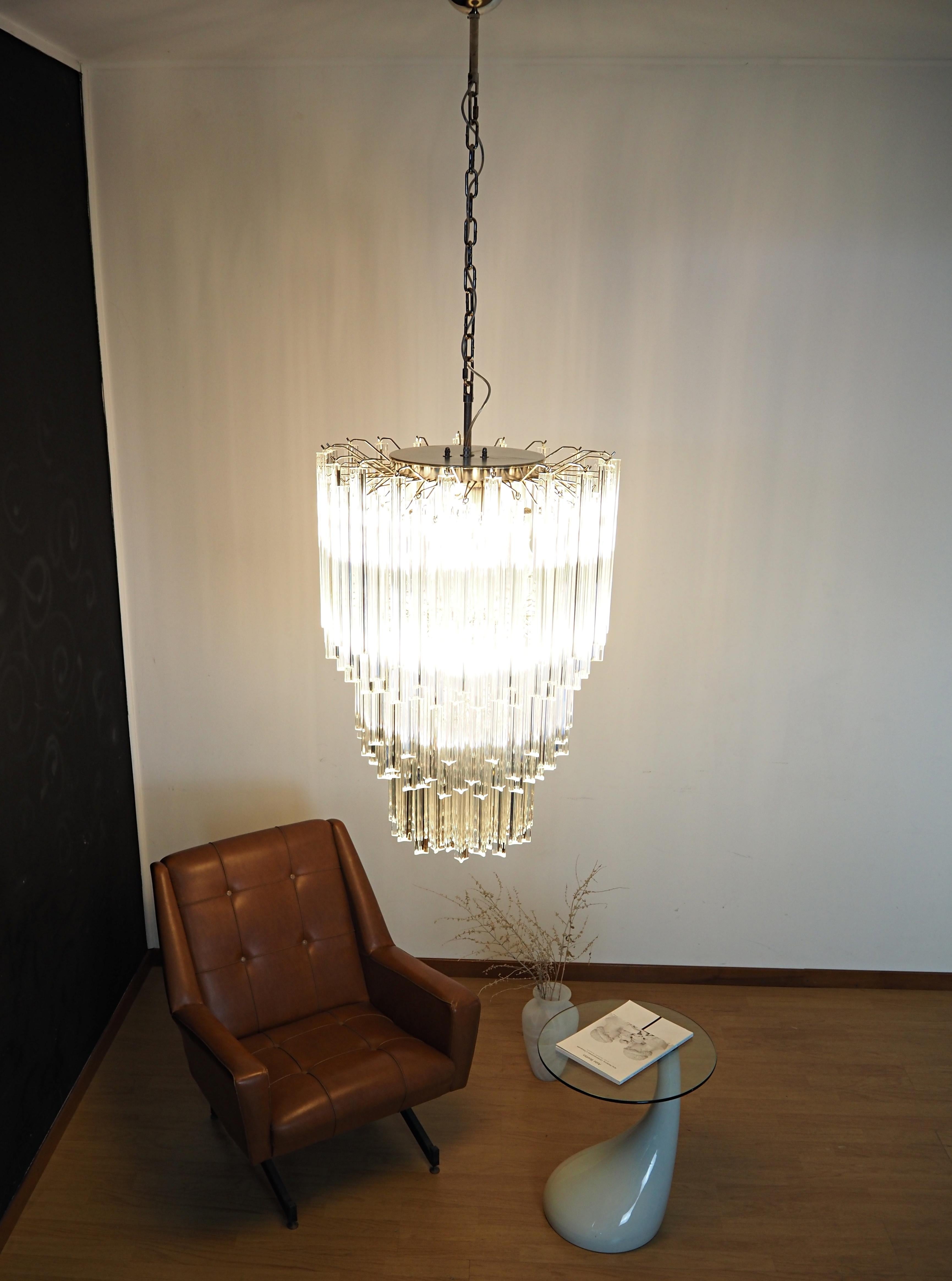 Vetro artistico Enorme lampadario di Murano trasparente triedri - 187 prisma - modello No. in vendita