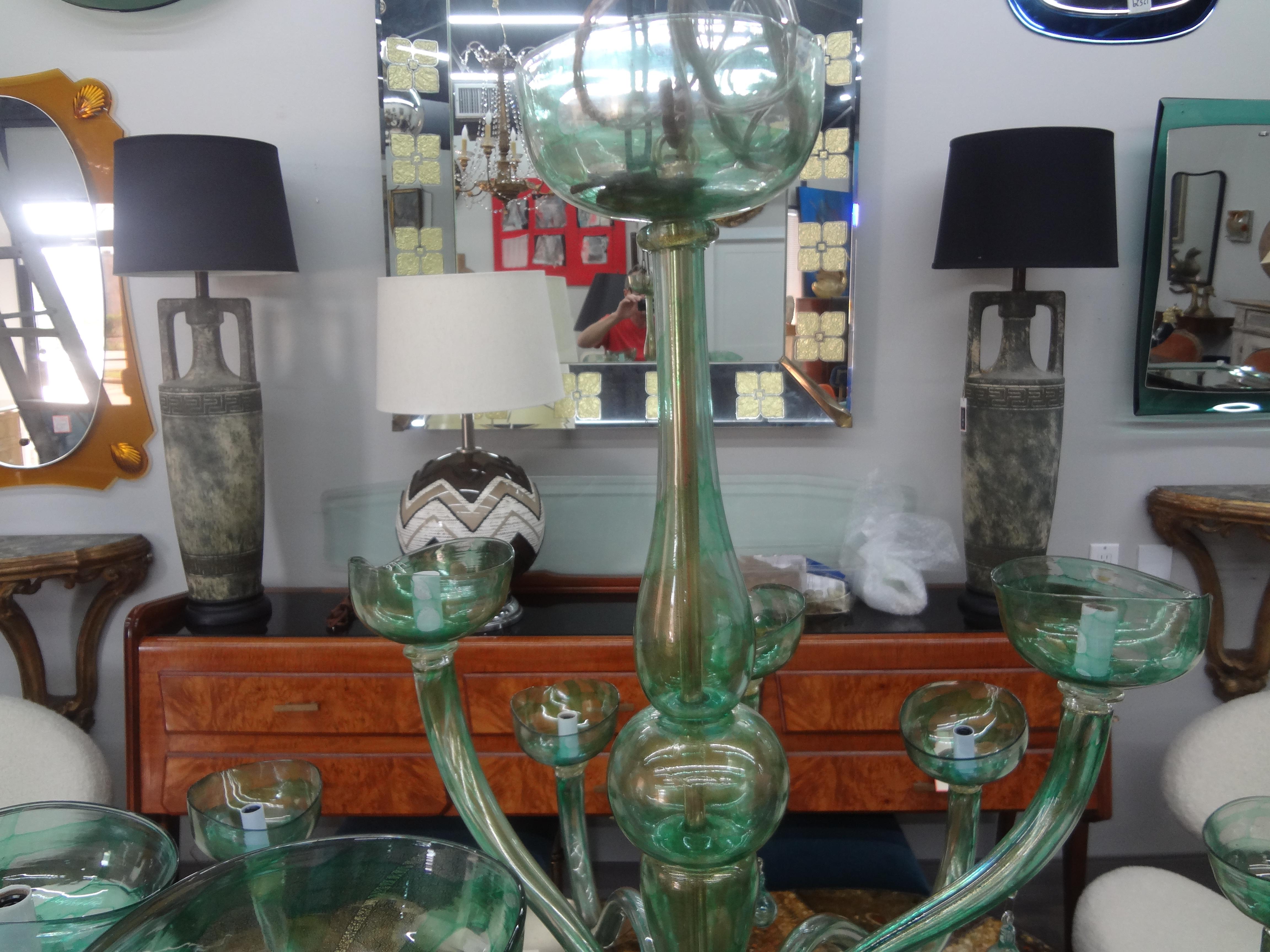 Großer Muranoglas-Kronleuchter, Venini zugeschrieben (Geblasenes Glas) im Angebot