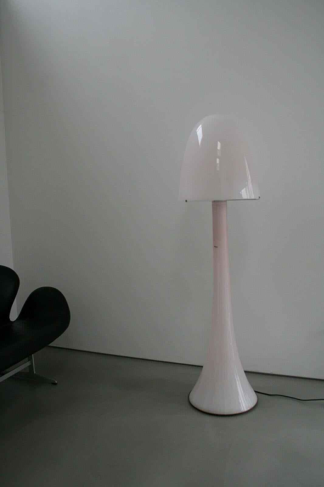 Mouth blown Murano glass floor lamp with 4 sockets (3 in the base of the lamp, 1 in the lampshade). Rare model by Italian manufacturer AV Mazzega.