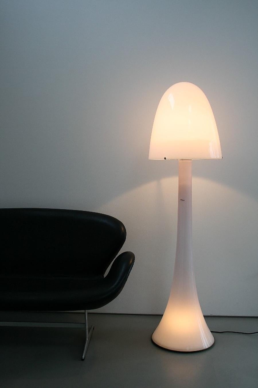Huge Murano Glass Floor Lamp by AV Mazzega, Italy In Good Condition In Berlin, DE