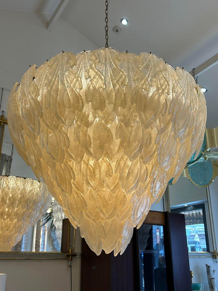 Italiano Ciondolo enorme in vetro dorato di Murano in vendita