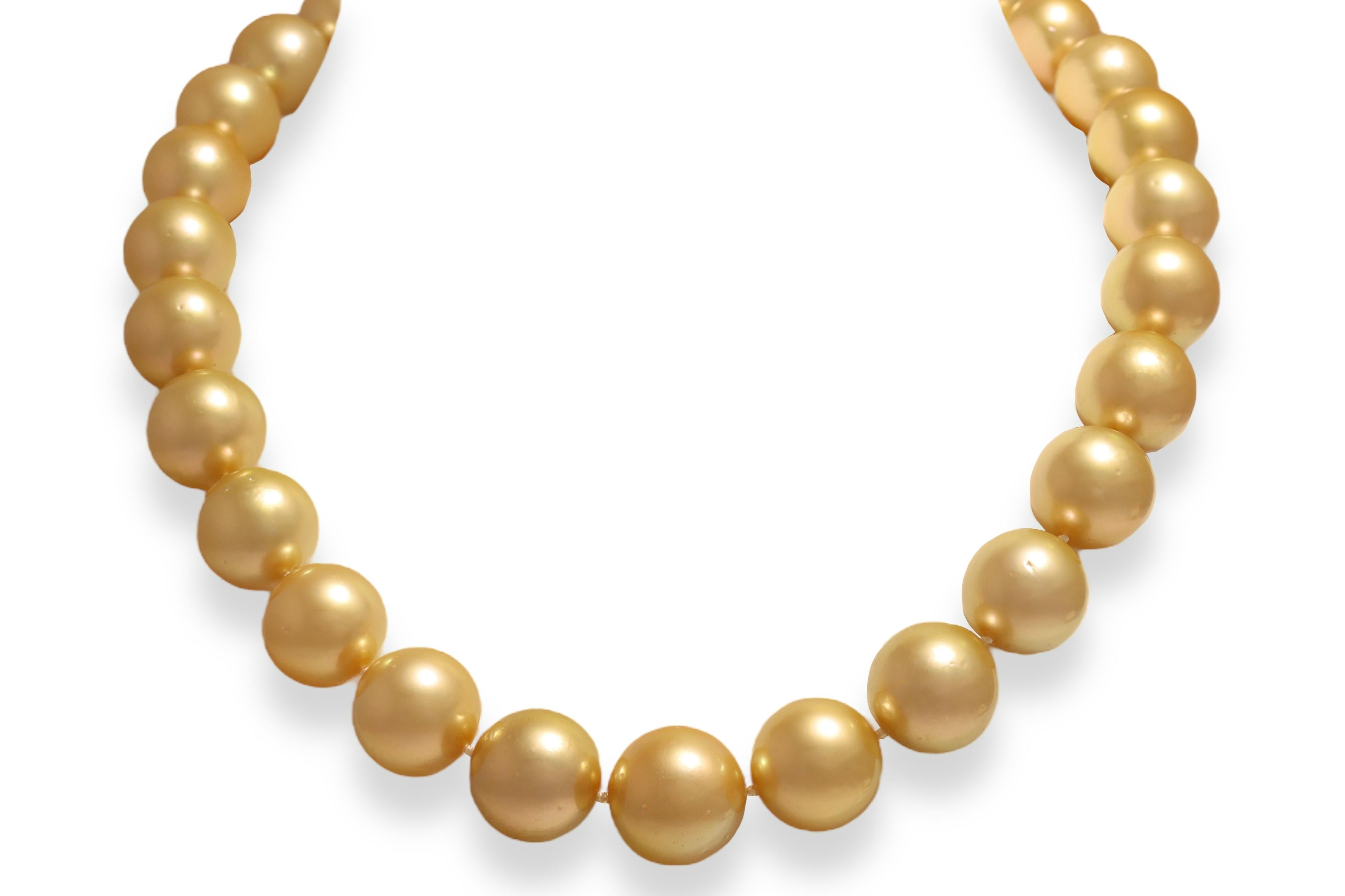 Artisan Grandes perles naturelles des mers du Sud de 13-16,8 mm, couleur or, 18 carats Serrure à diamant en vente