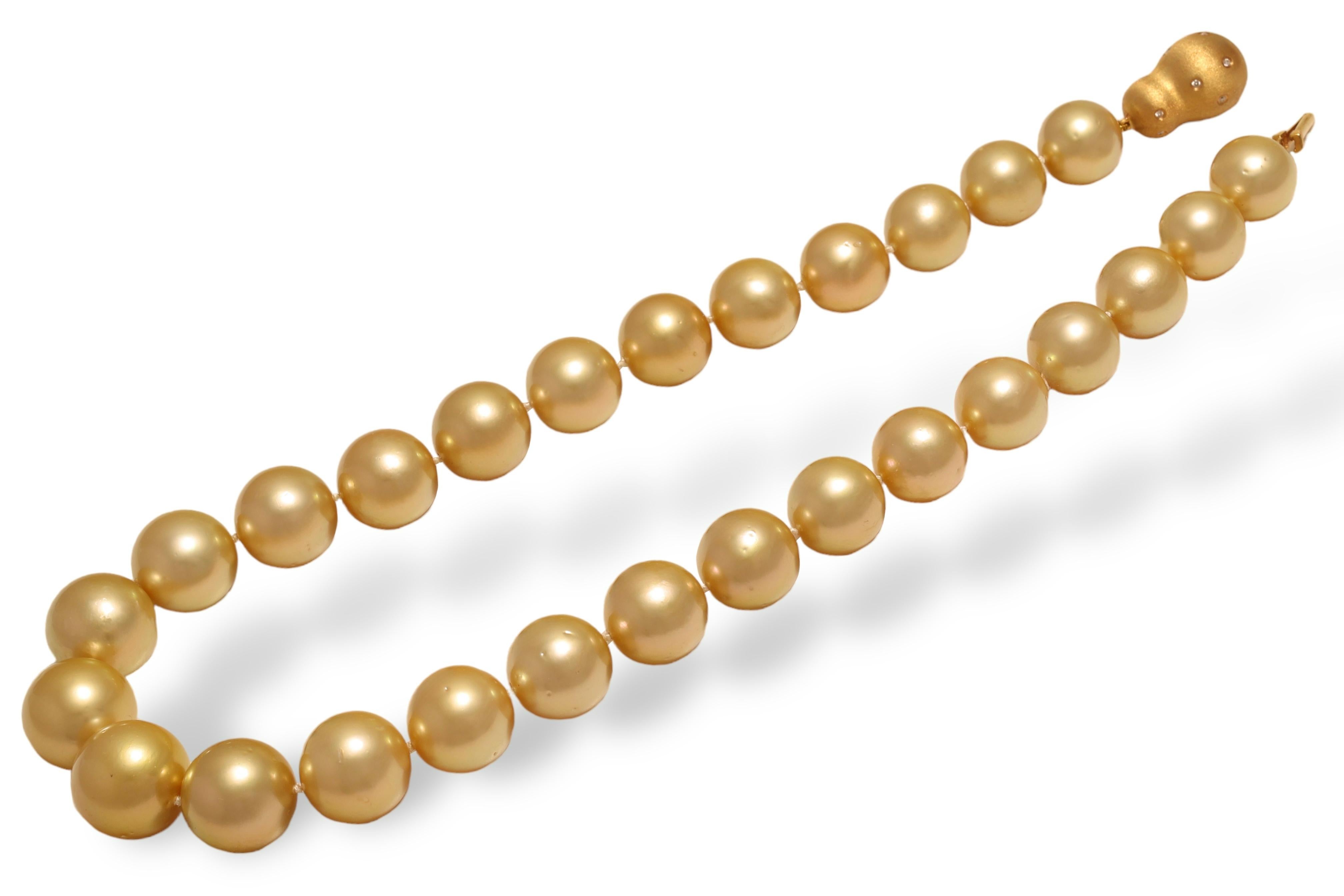 Grandes perles naturelles des mers du Sud de 13-16,8 mm, couleur or, 18 carats Serrure à diamant Neuf - En vente à Antwerp, BE