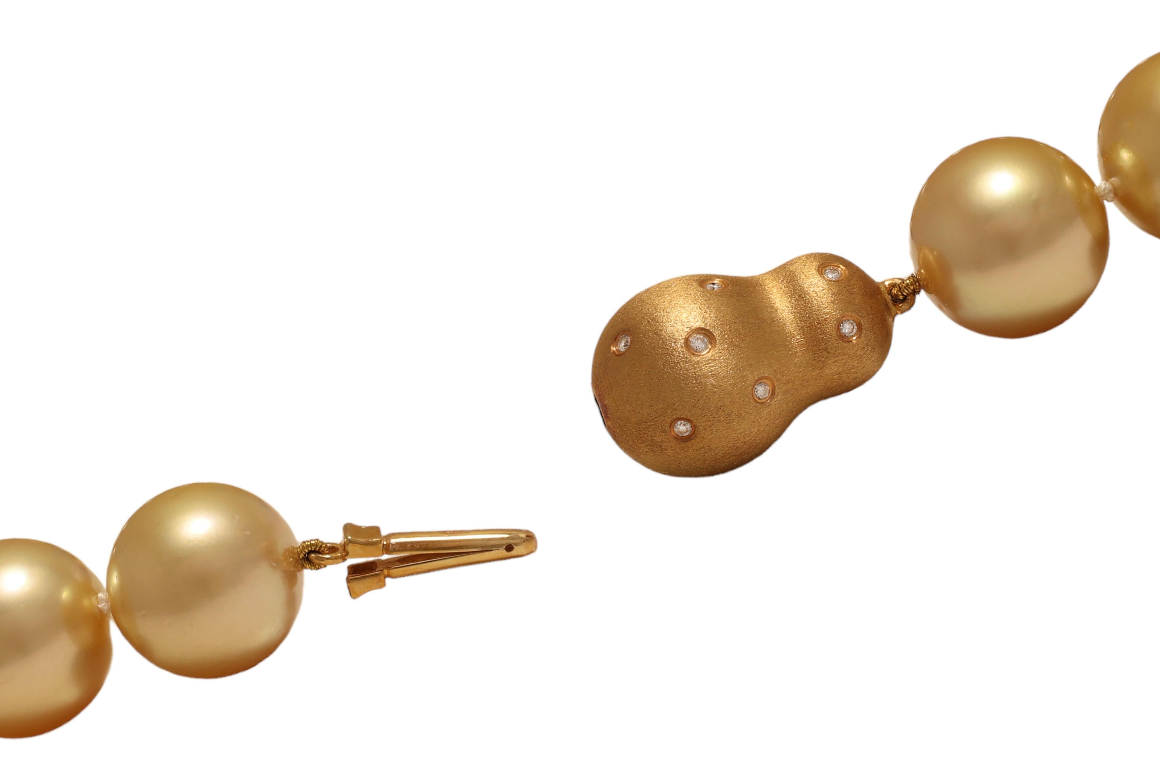 Grandes perles naturelles des mers du Sud de 13-16,8 mm, couleur or, 18 carats Serrure à diamant en vente 1