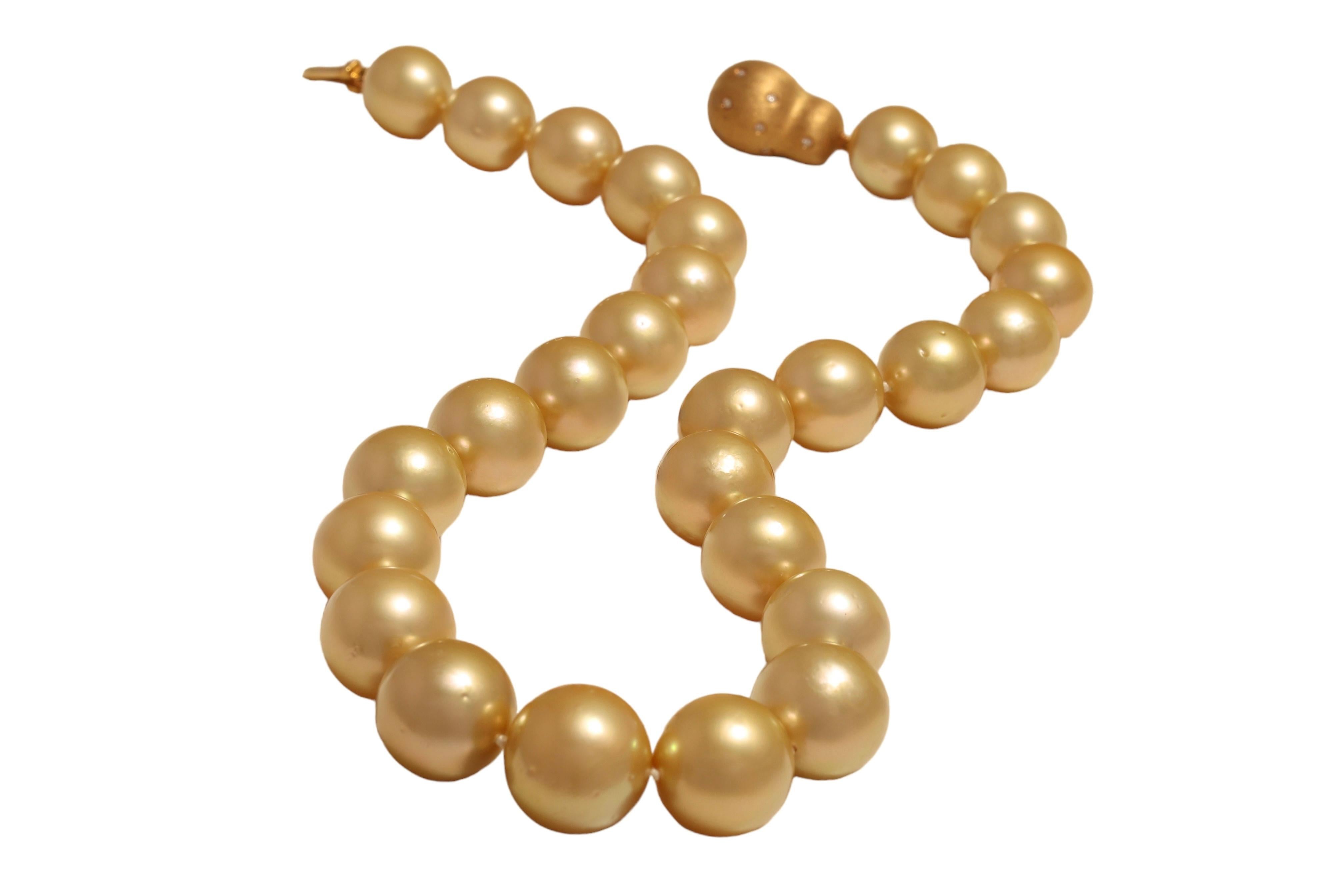 Grandes perles naturelles des mers du Sud de 13-16,8 mm, couleur or, 18 carats Serrure à diamant en vente 2