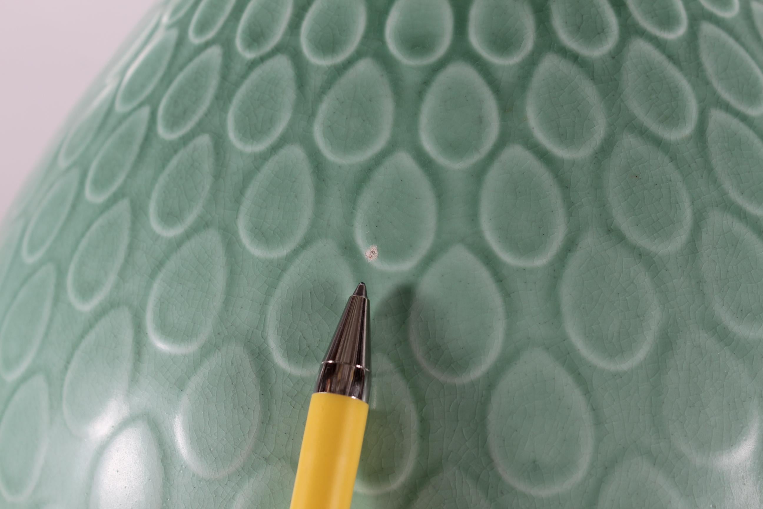 Danois Énorme vase Marselis de Nils Thorsson en Aluminia avec glaçure turquoise, Danemark, années 1960 en vente