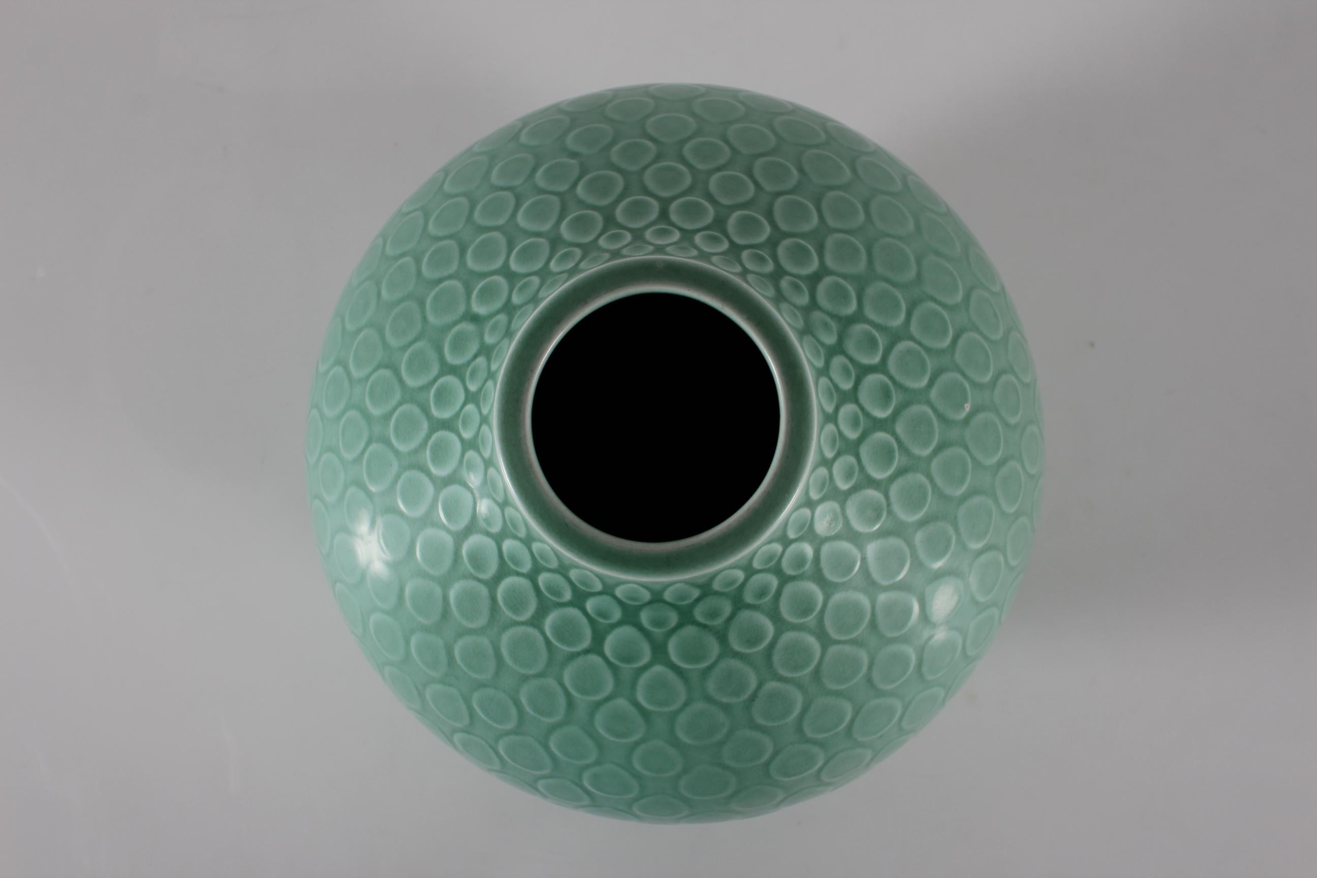 Milieu du XXe siècle Énorme vase Marselis de Nils Thorsson en Aluminia avec glaçure turquoise, Danemark, années 1960 en vente