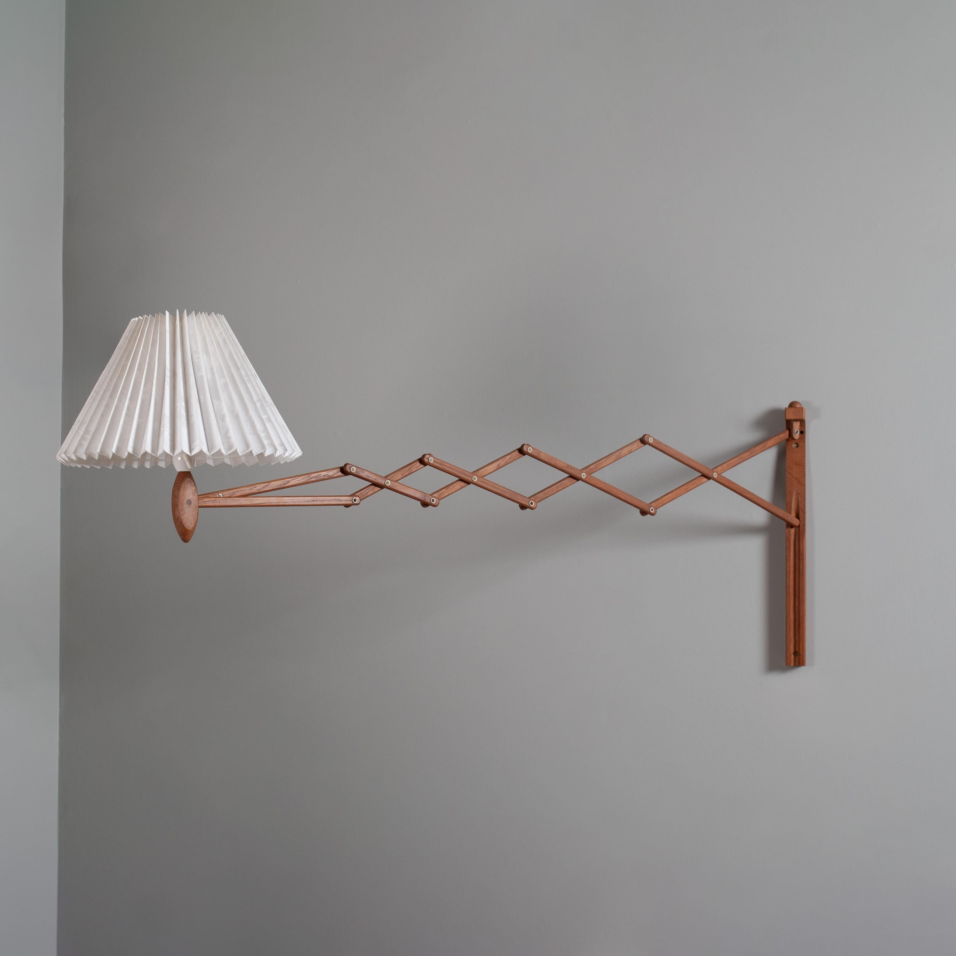Enorme Lámpara de Pared de Tijera de Roble,  Le Klint en Bueno estado para la venta en London, GB