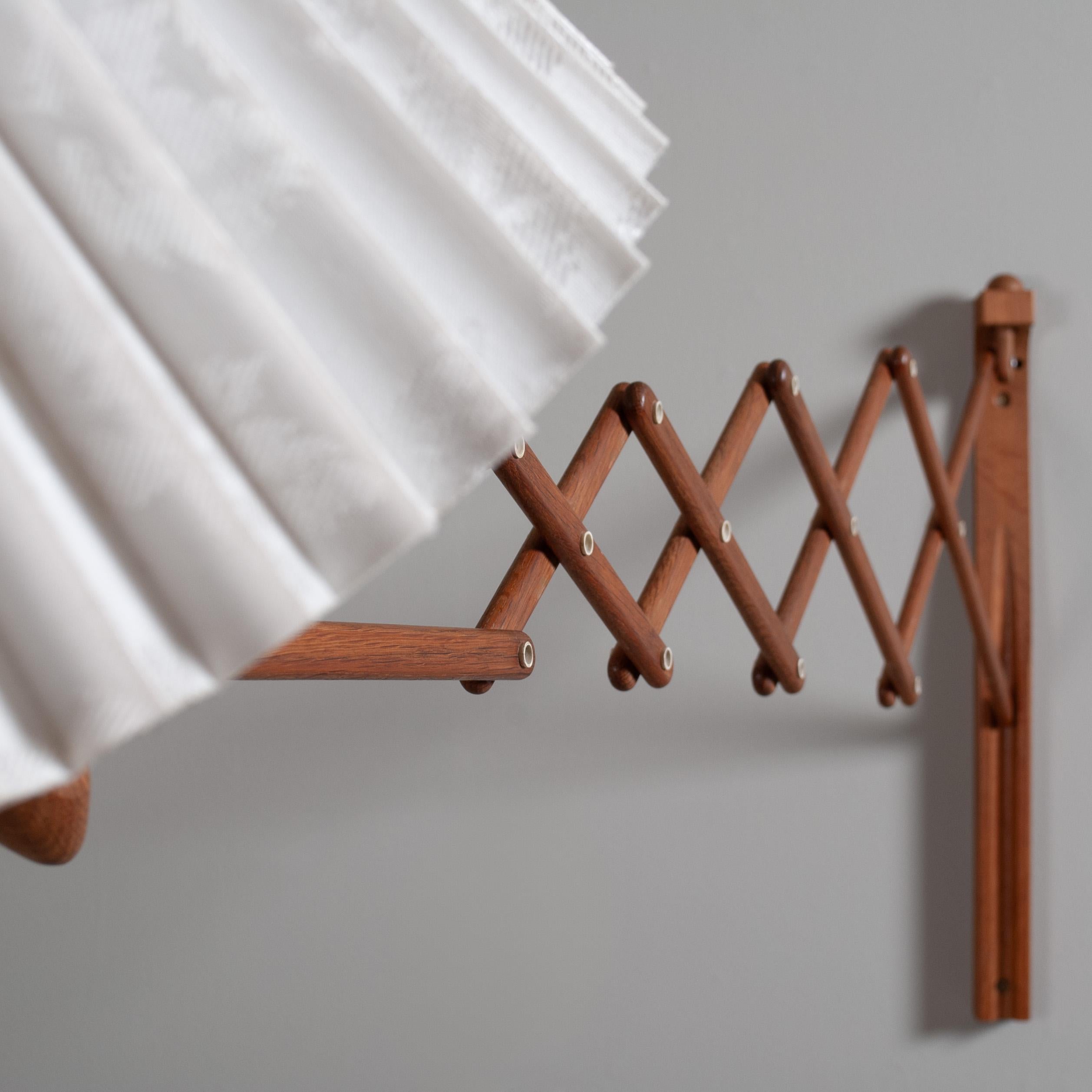 Enorme Lámpara de Pared de Tijera de Roble,  Le Klint en venta 1