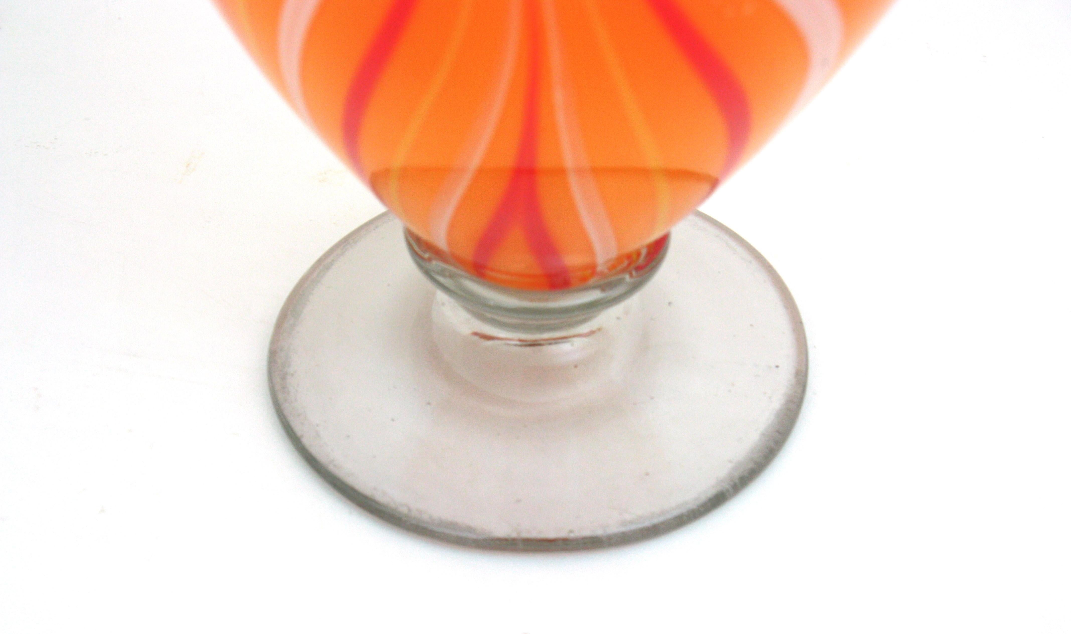 Grand vase en verre d'art de Murano rayé orange en vente 7