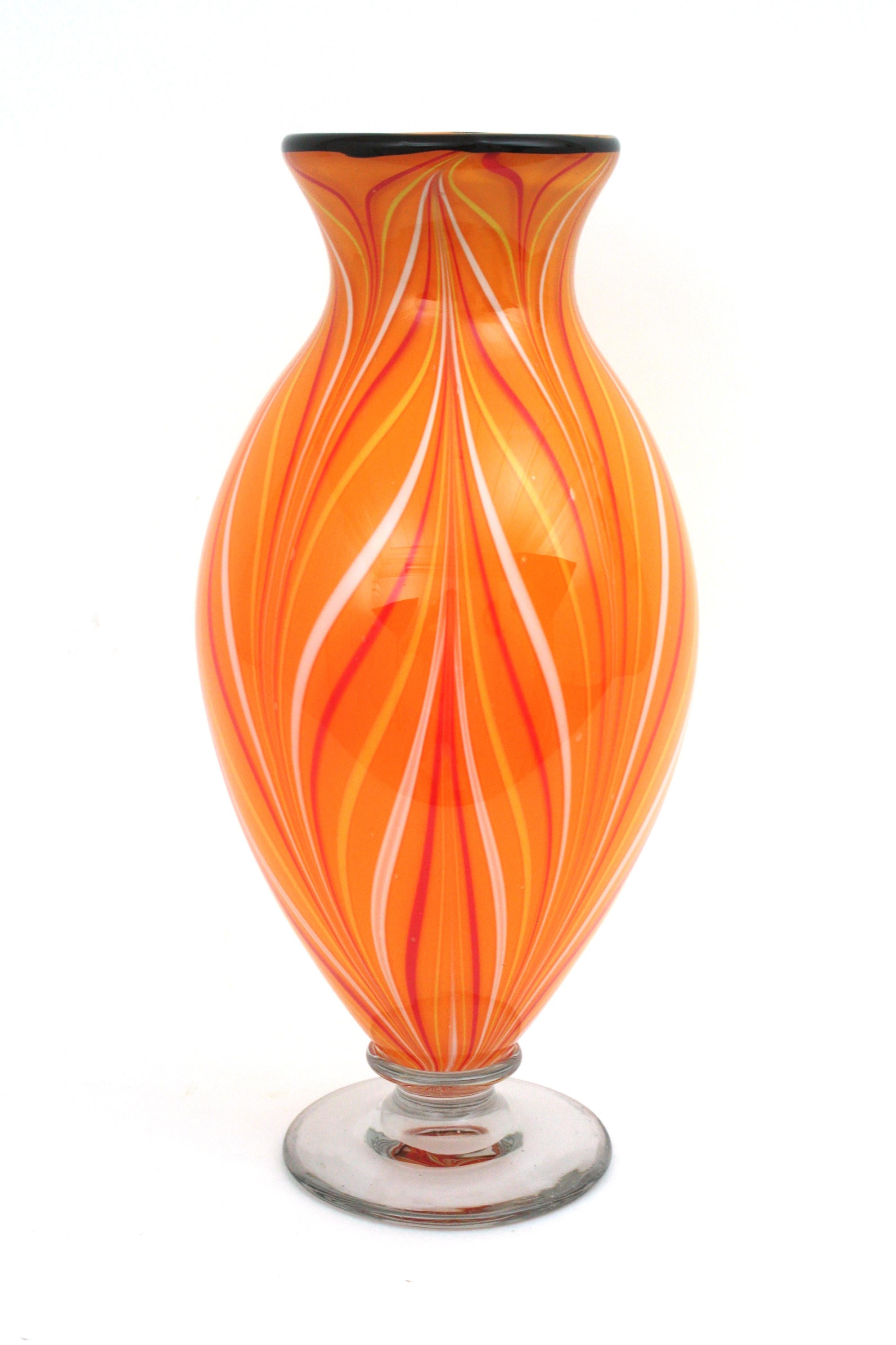 Fait main Grand vase en verre d'art de Murano rayé orange en vente